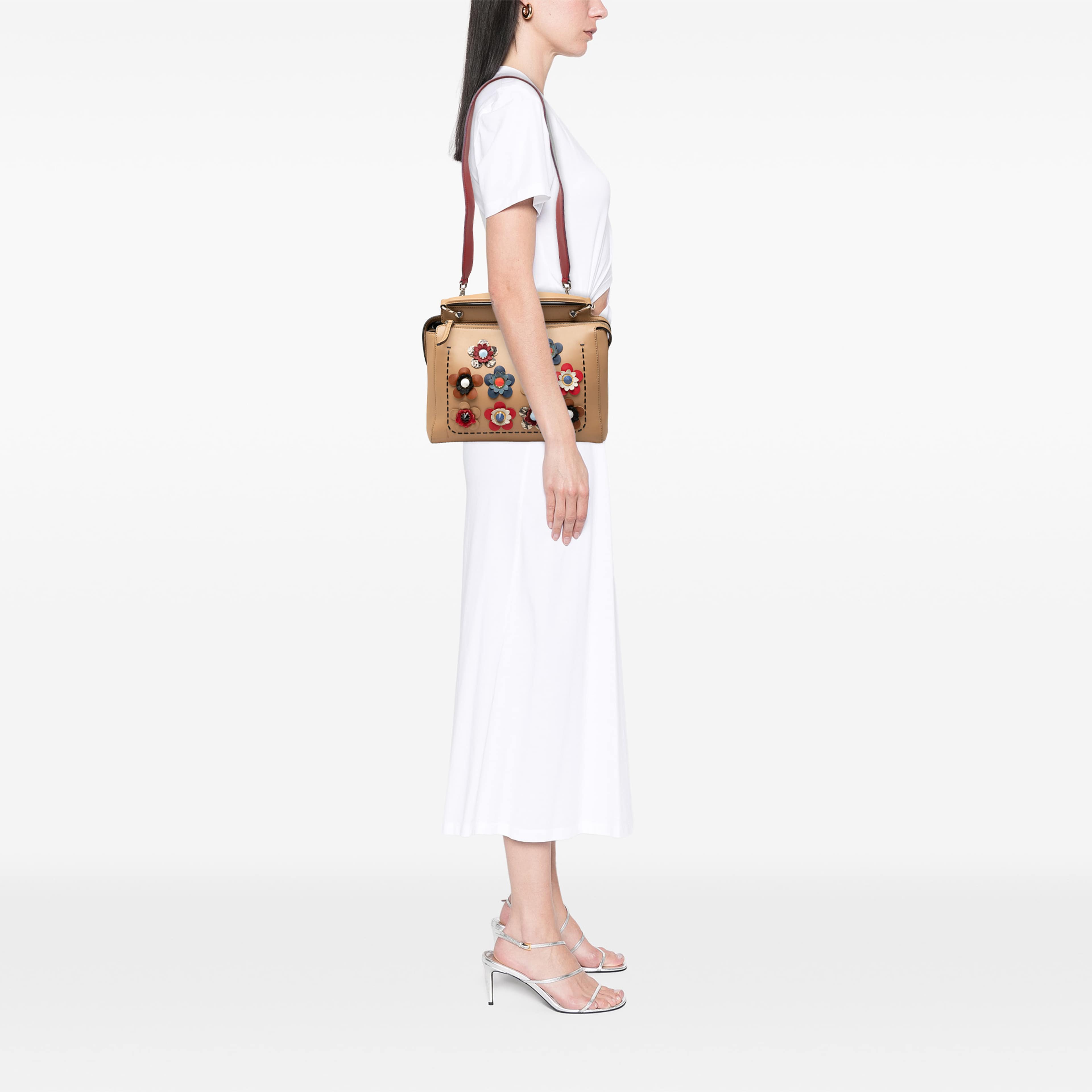 Fendi Medium Leather Flowerland Dotcom Satchel, från Luxclusif, i färgen brun. Klicka för att öppna bilden i stort format