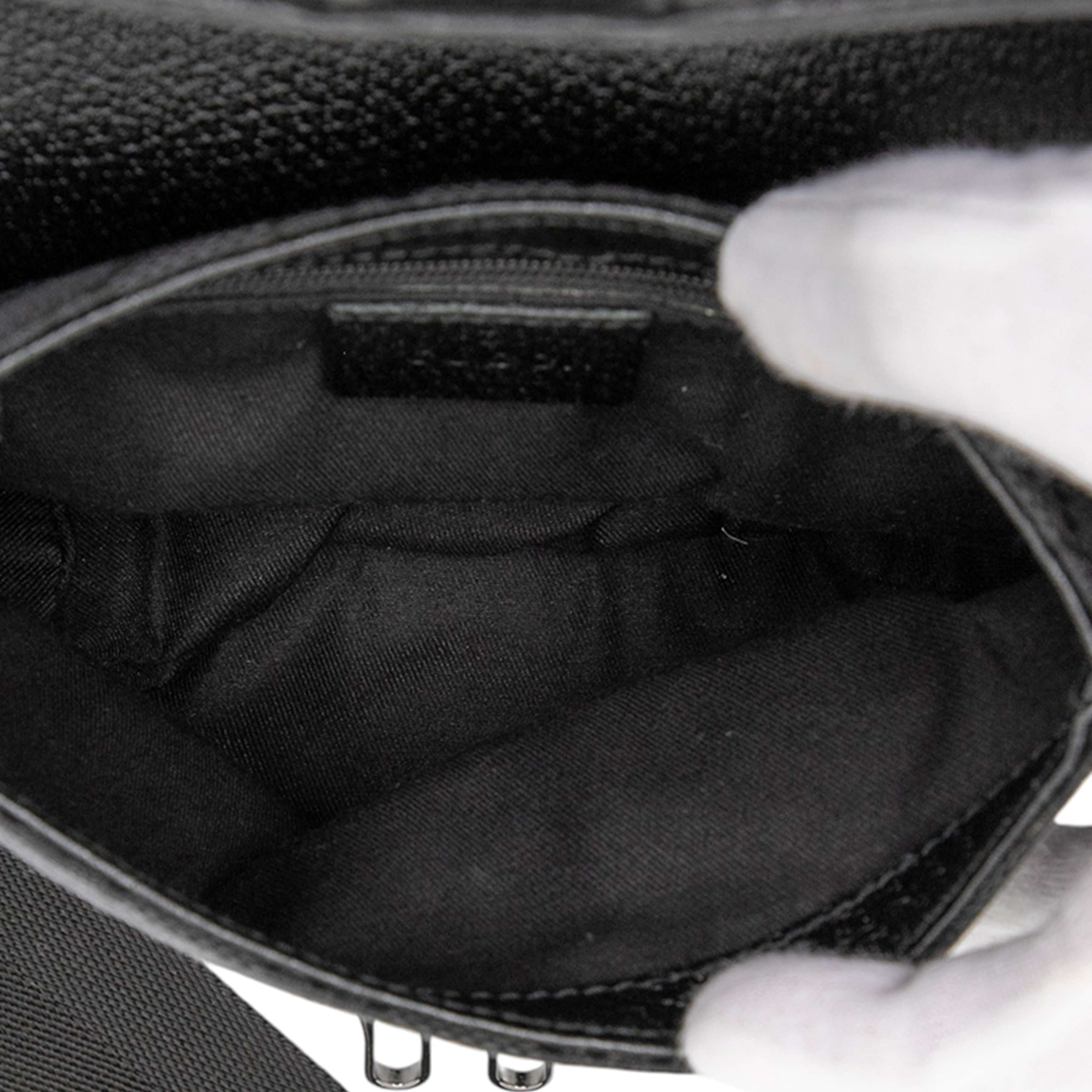 Gucci Gg Canvas Belt Bag, från Luxclusif, i färgen black. Klicka för att öppna bilden i stort format