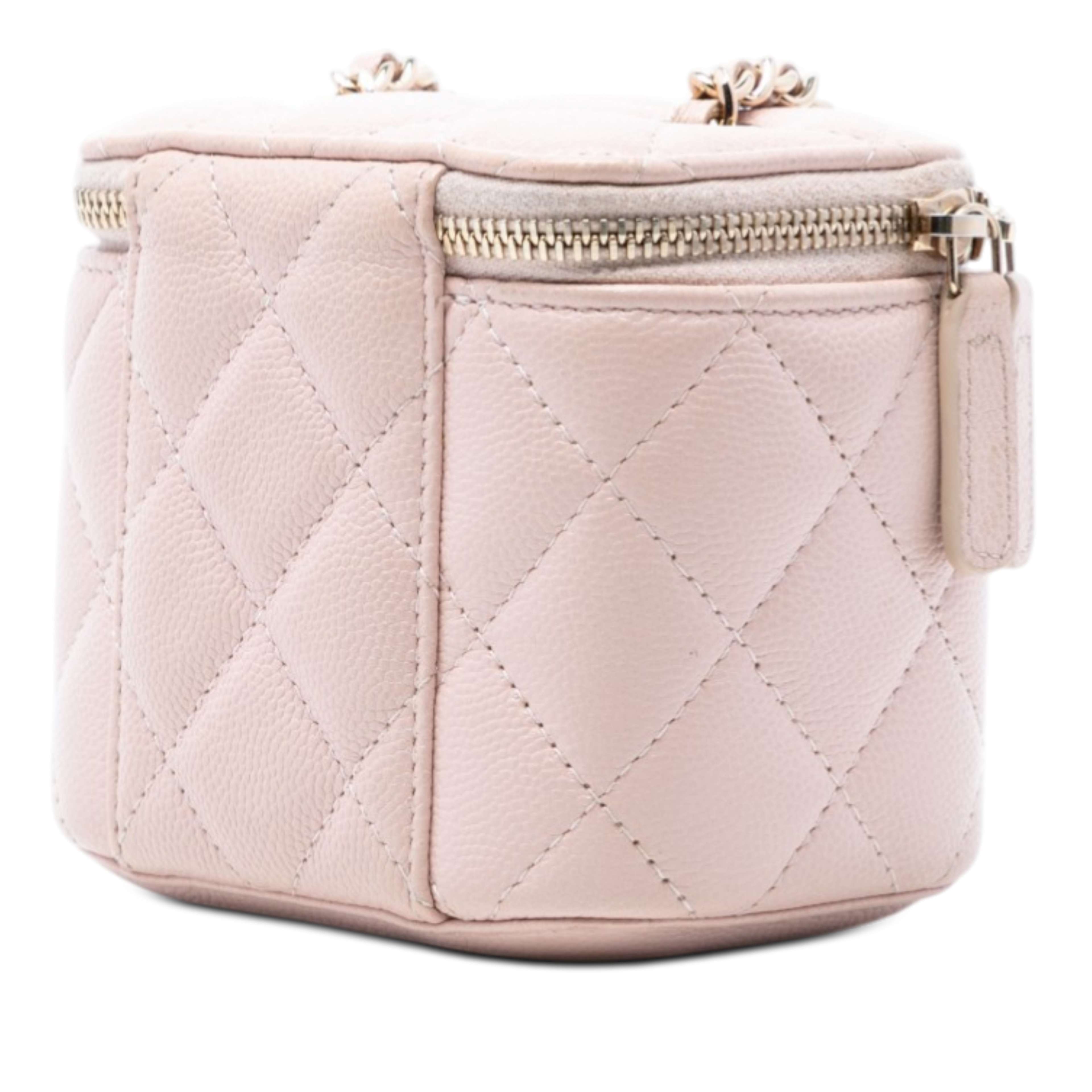 Chanel Mini Cc Quilted Caviar Vanity Case With Chain, från Luxclusif, i färgen light pink. Klicka för att öppna bilden i stort format