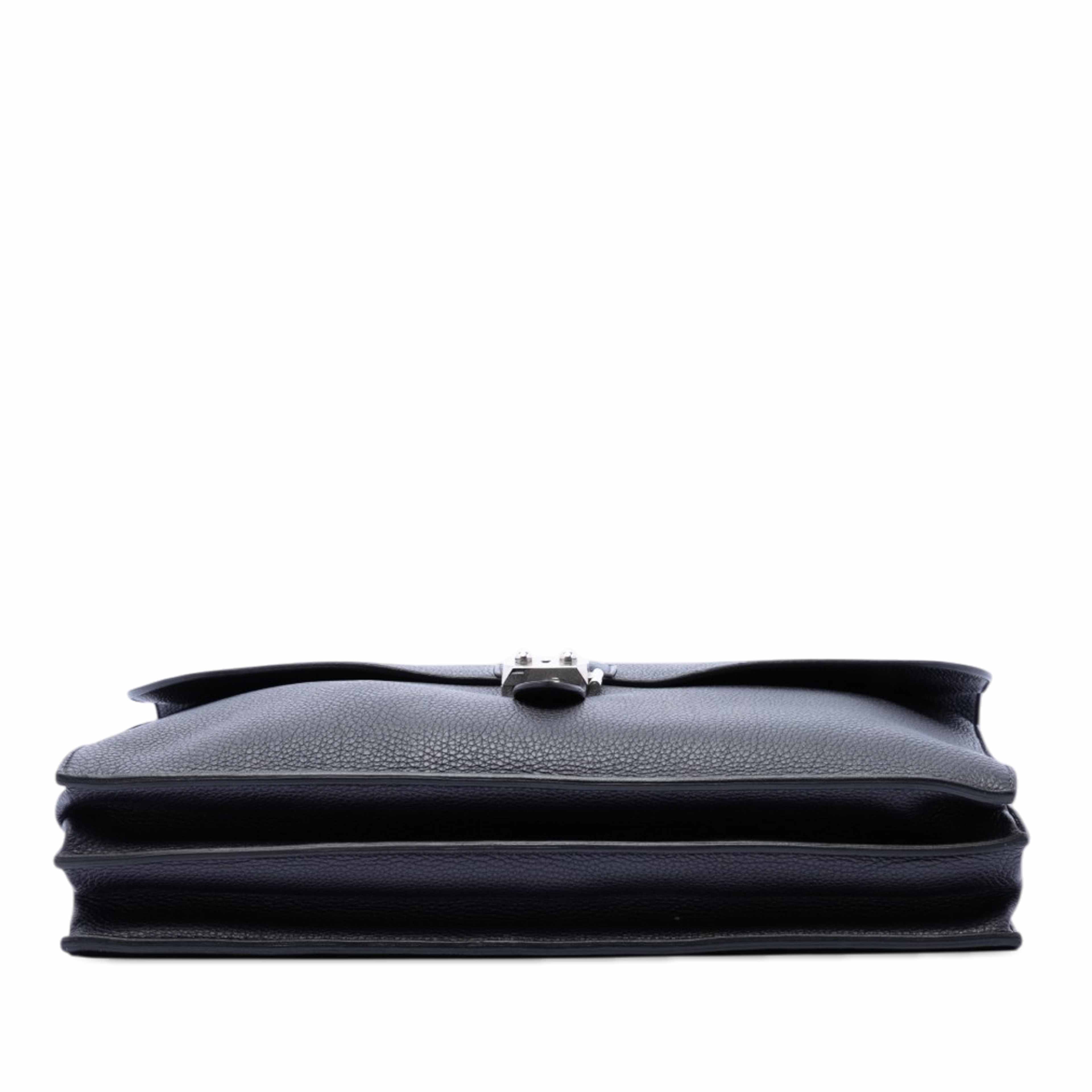 Hermès Togo Sac A Depeches 38, från Luxclusif, i färgen black. Klicka för att öppna bilden i stort format