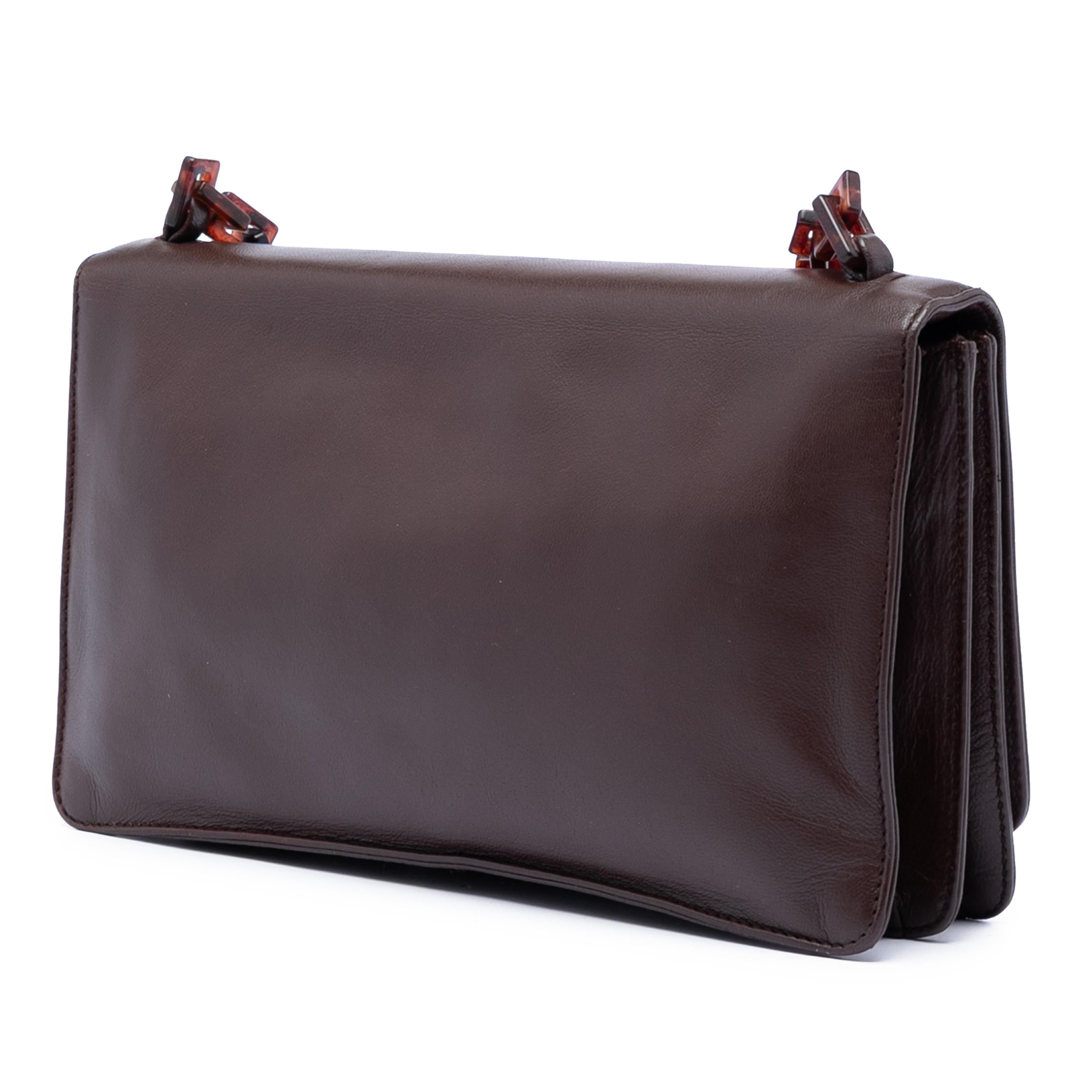 Prada Vitello City Resin Chain Crossbody, från Luxclusif, i färgen dark brown. Klicka för att öppna bilden i stort format