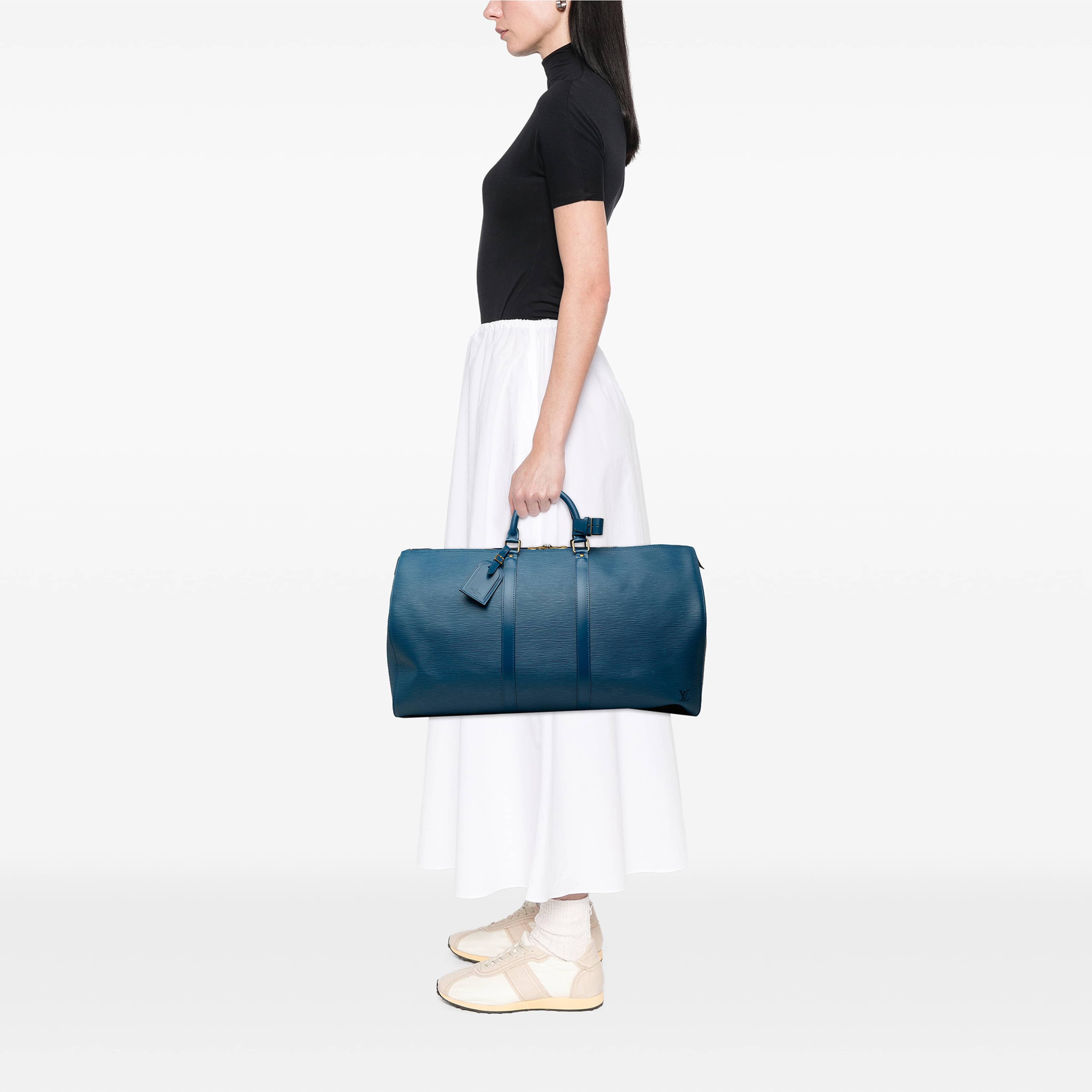 Louis Vuitton Epi Keepall 55, från Luxclusif, i färgen blå. Klicka för att öppna bilden i stort format
