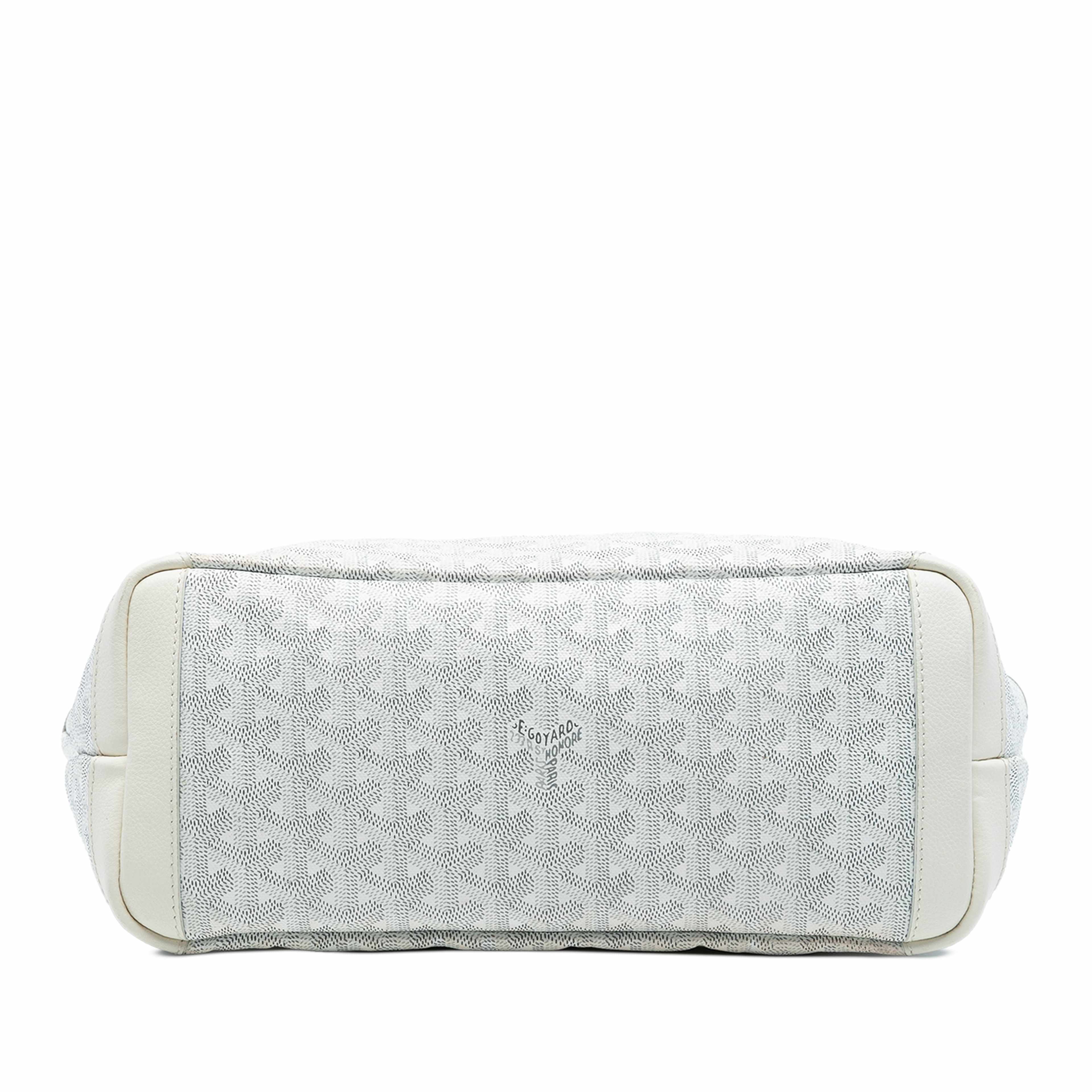 Goyard Goyardine Artois Pm, från Luxclusif, i färgen vit. Klicka för att öppna bilden i stort format