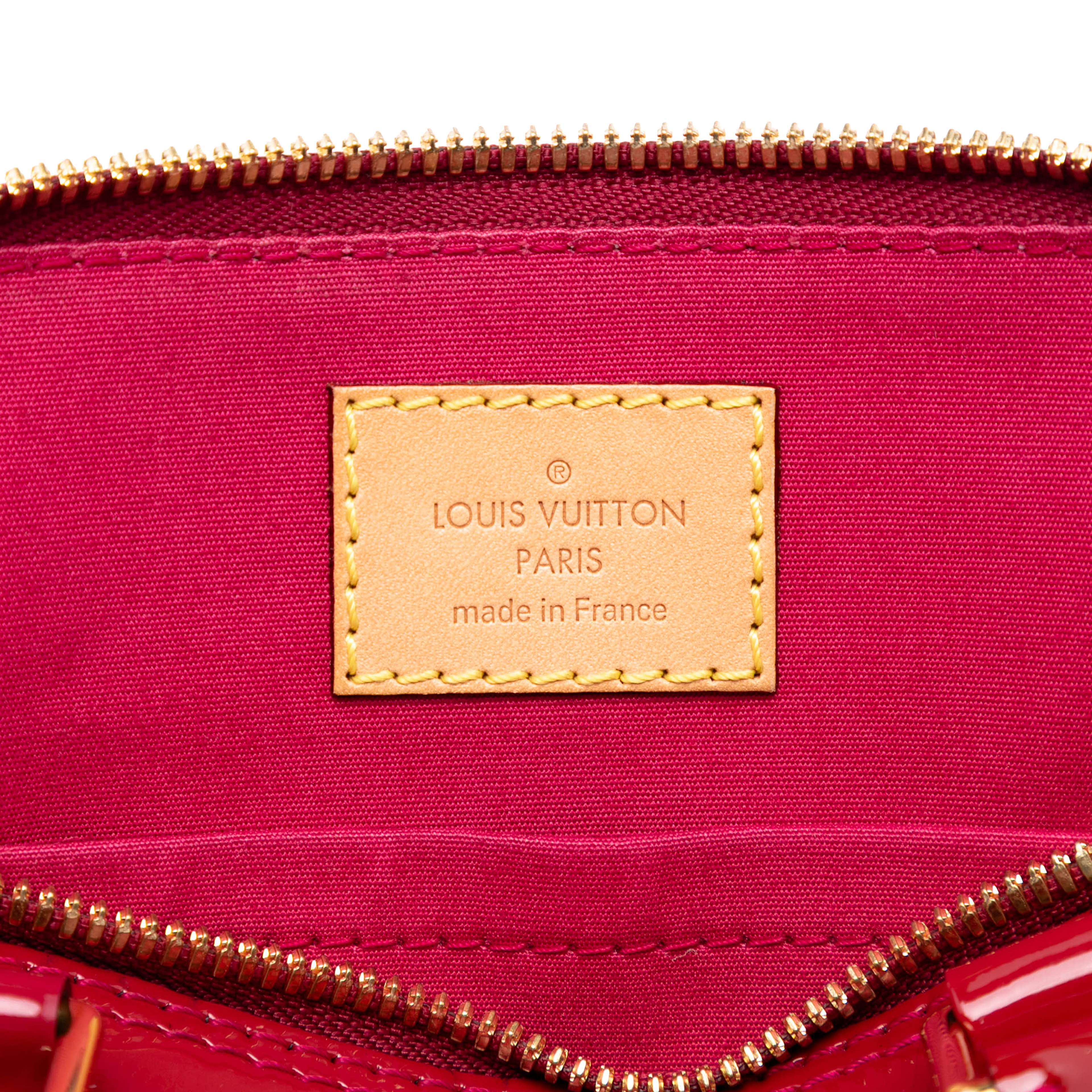 Louis Vuitton Monogram Vernis Alma Bb, från Luxclusif, i färgen dark pink. Klicka för att öppna bilden i stort format