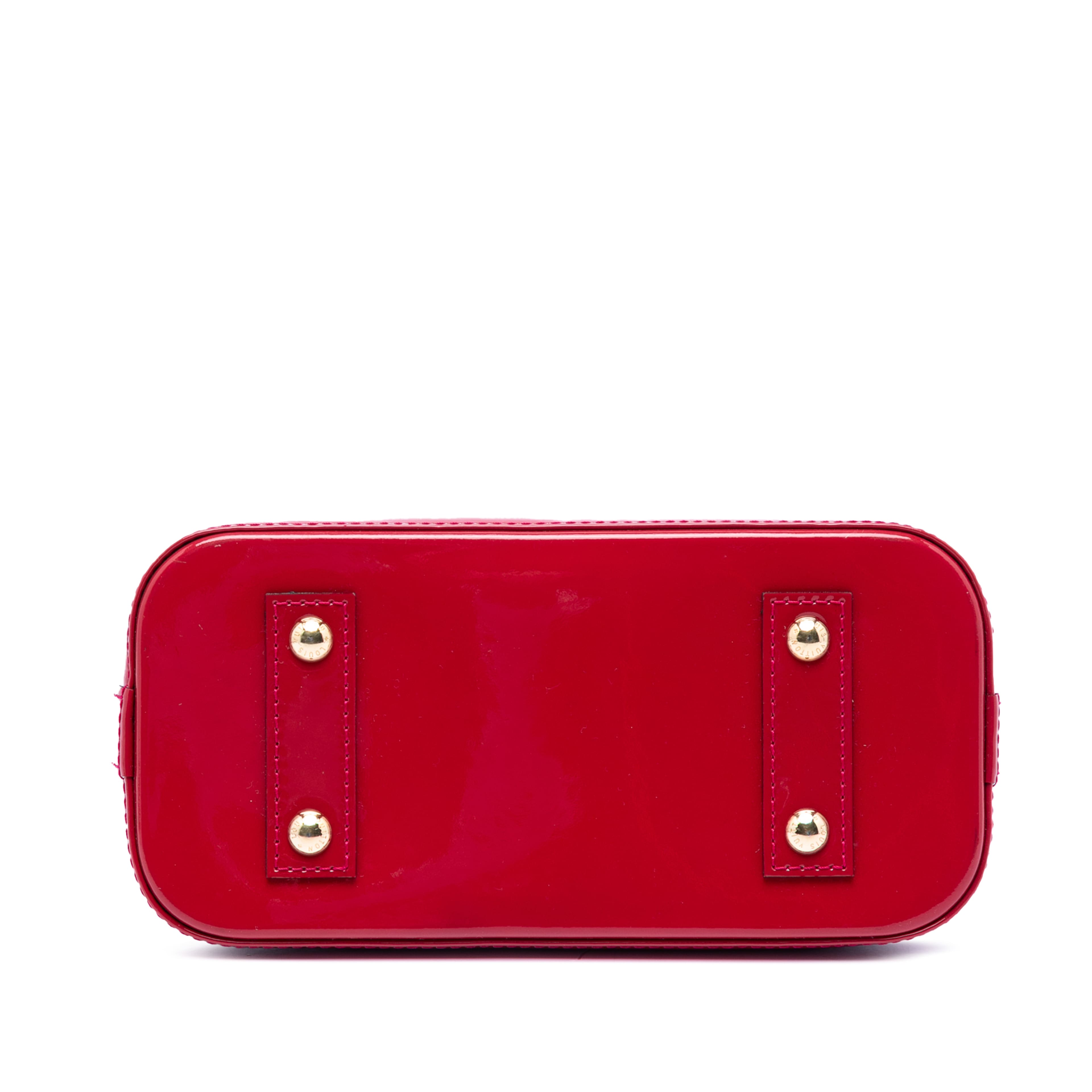 Louis Vuitton Monogram Vernis Alma Bb, från Luxclusif, i färgen dark pink. Klicka för att öppna bilden i stort format