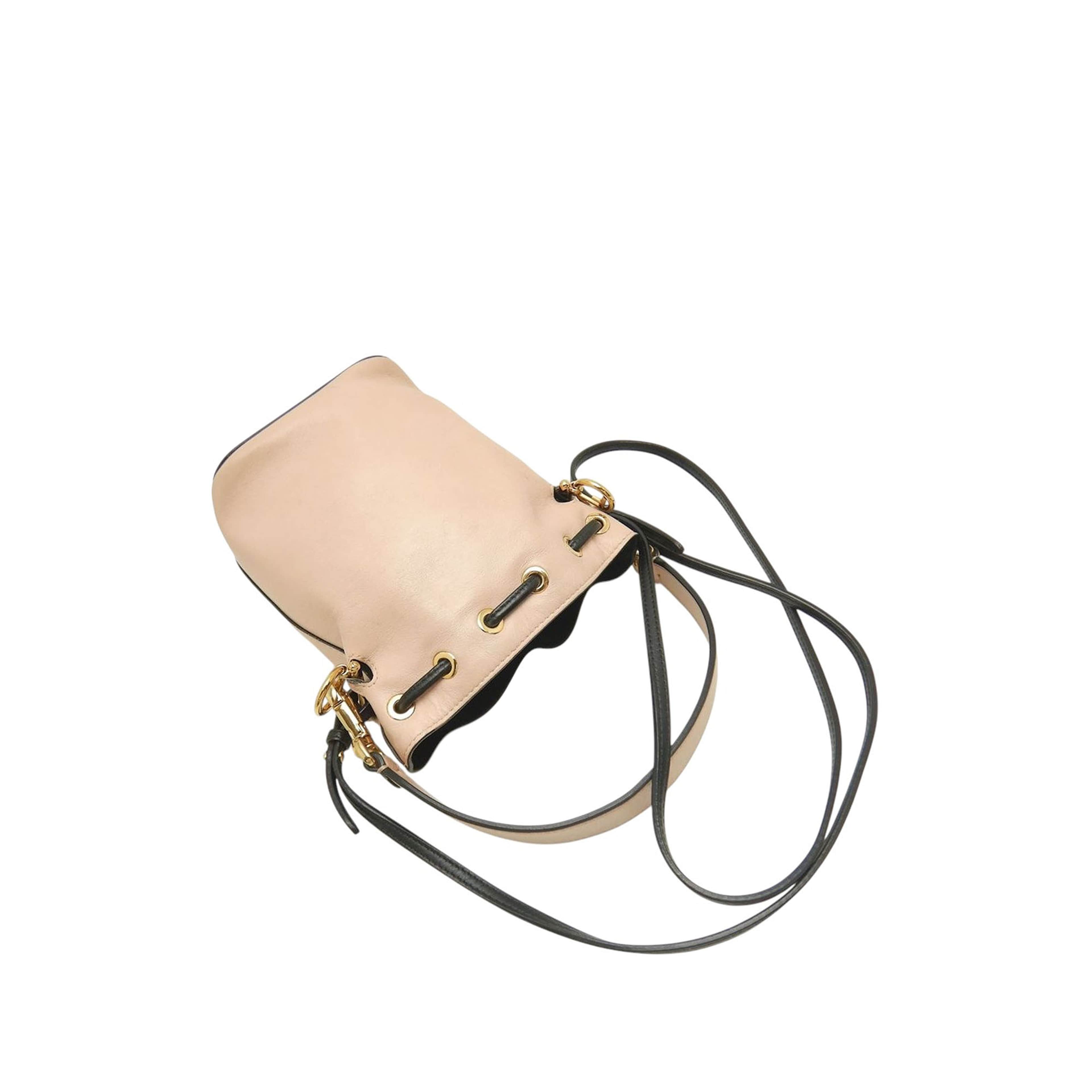 Fendi Mini Calfskin Mon Tresor Bucket Bag, från Luxclusif, i färgen brun. Klicka för att öppna bilden i stort format
