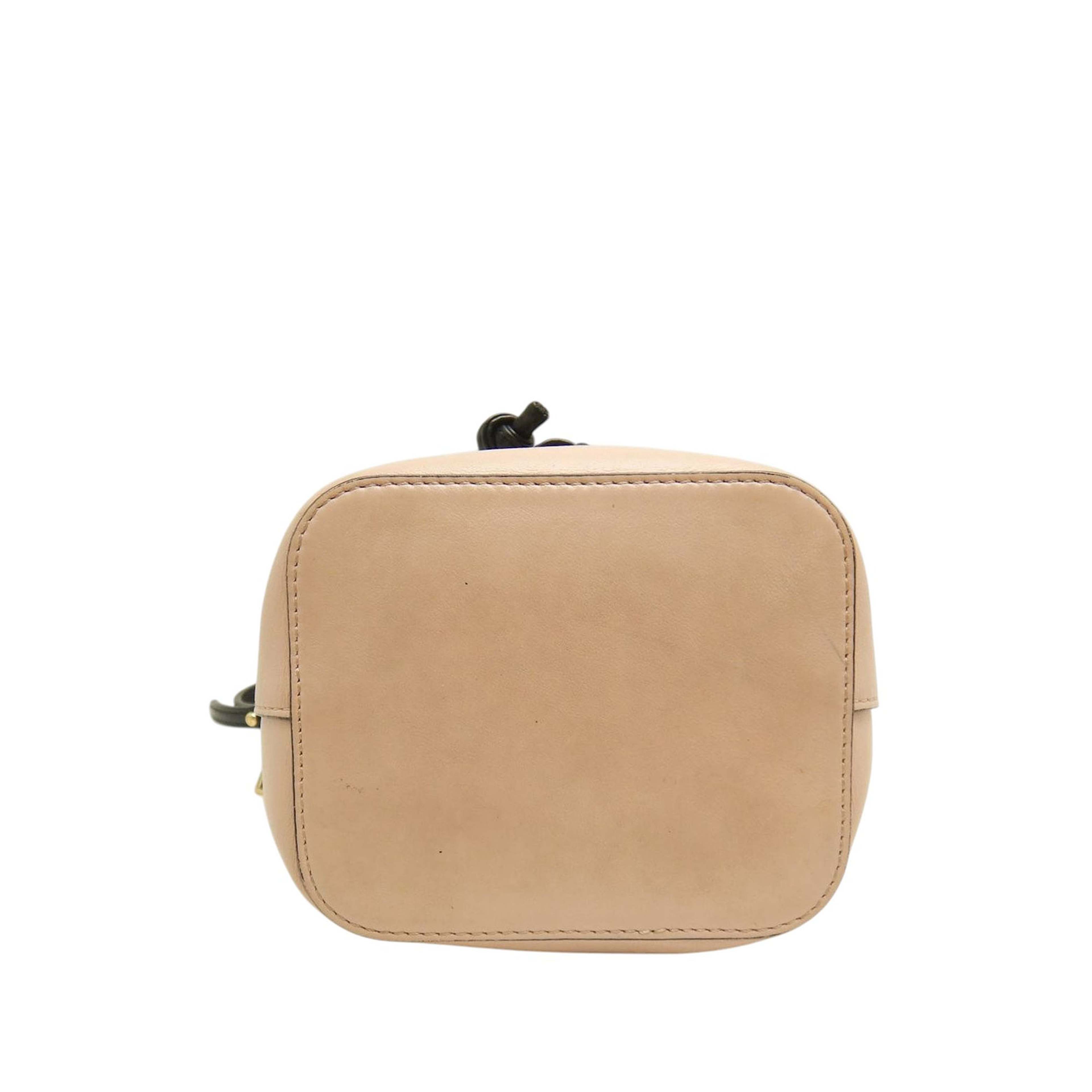 Fendi Mini Calfskin Mon Tresor Bucket Bag, från Luxclusif, i färgen brun. Klicka för att öppna bilden i stort format