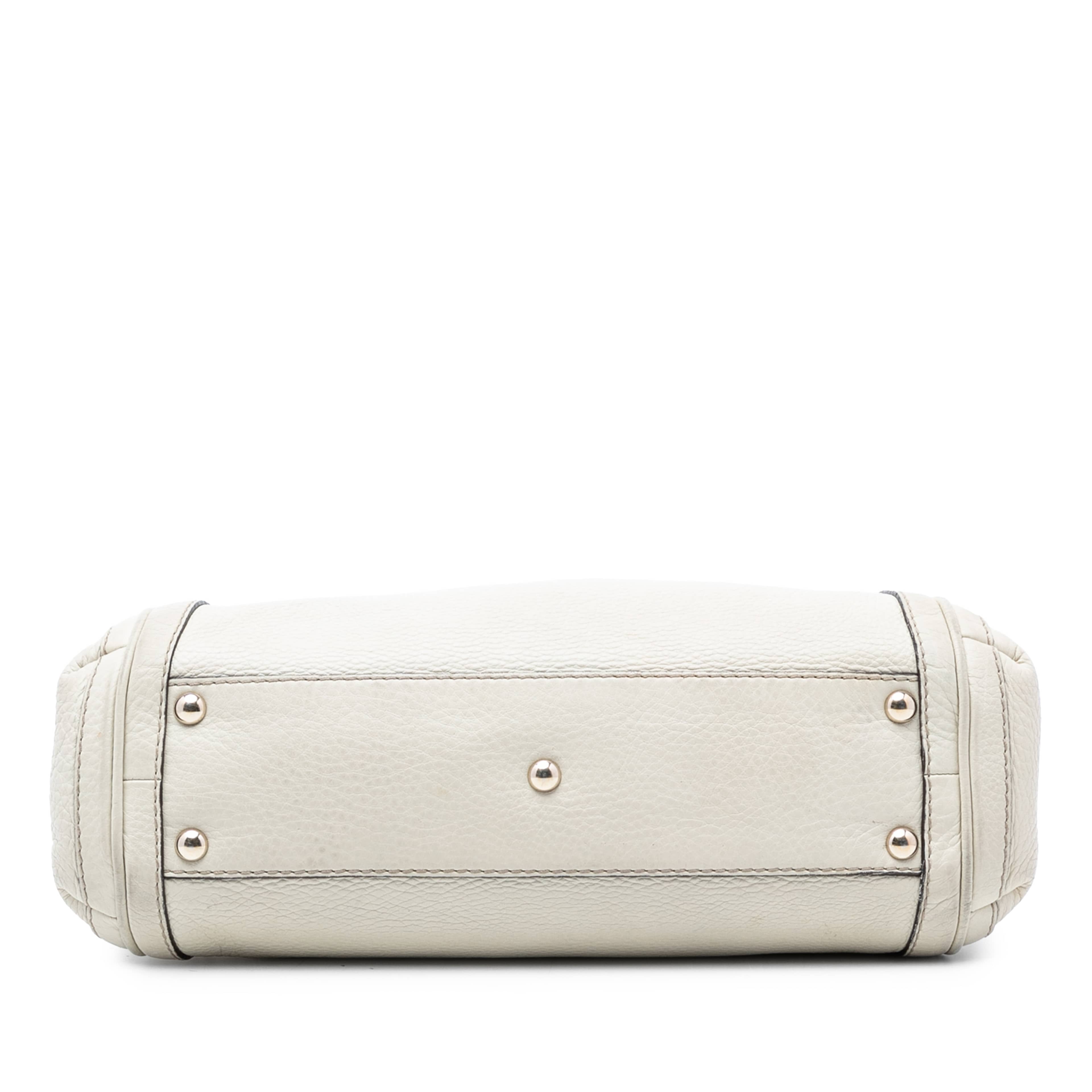Gucci Pebbled Calfskin Bella Satchel, från Luxclusif, i färgen vit. Klicka för att öppna bilden i stort format
