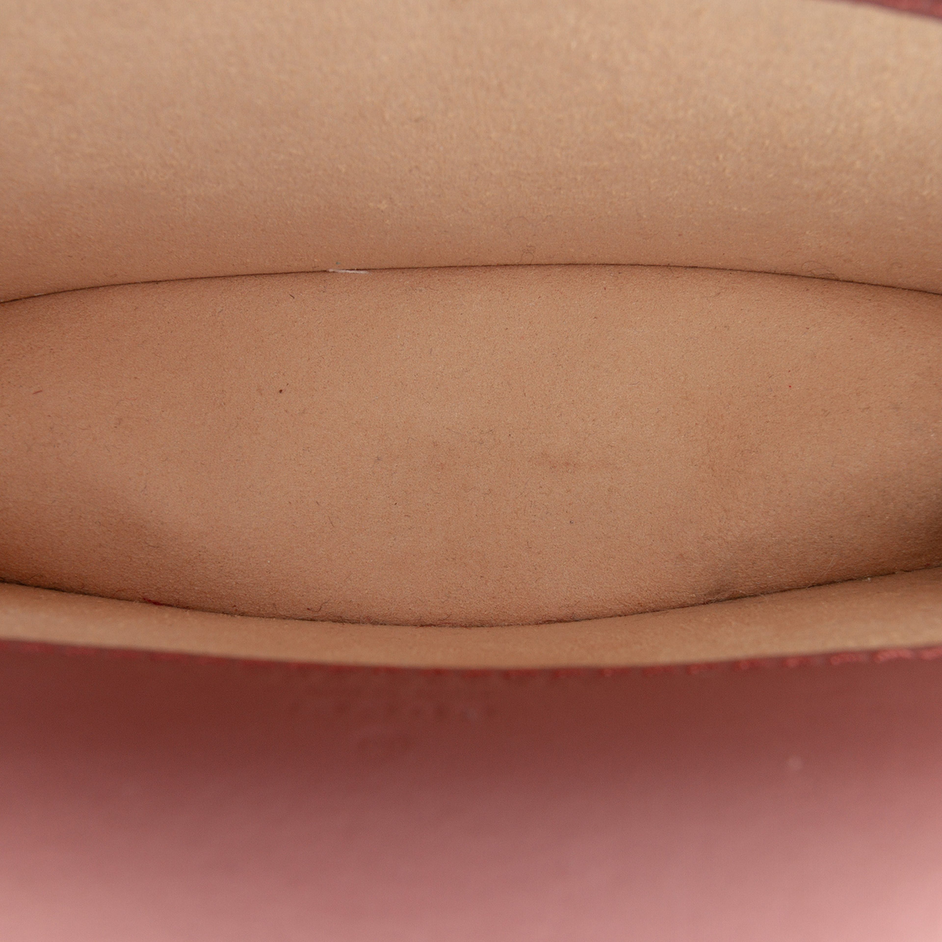 Gucci Mini Gg Supreme Blooms Dionysus Crossbody, från Luxclusif, i färgen beige. Klicka för att öppna bilden i stort format