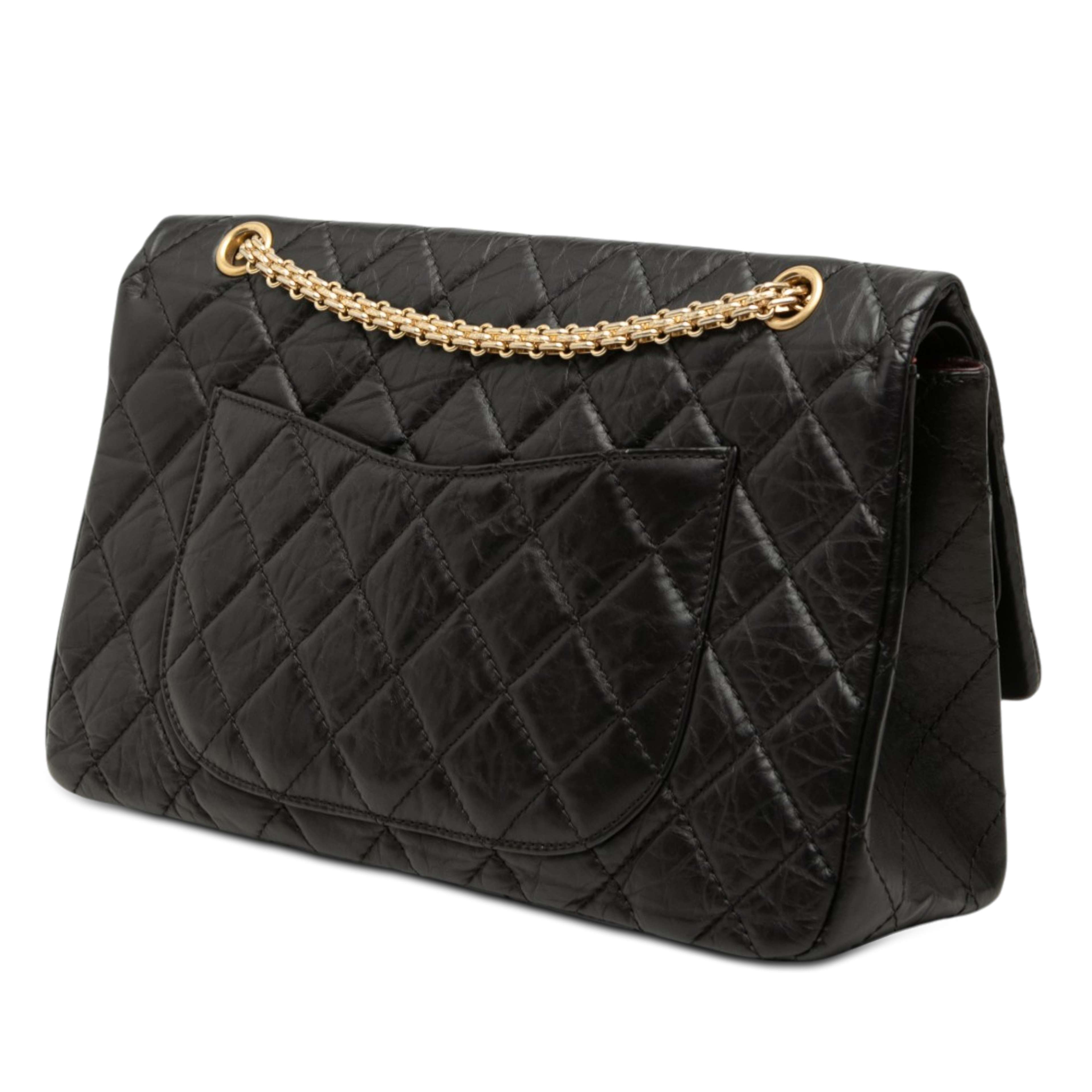 Chanel Quilted Aged Calfskin Reissue 2.55 Double Flap 227, från Luxclusif, i färgen svart. Klicka för att öppna bilden i stort format