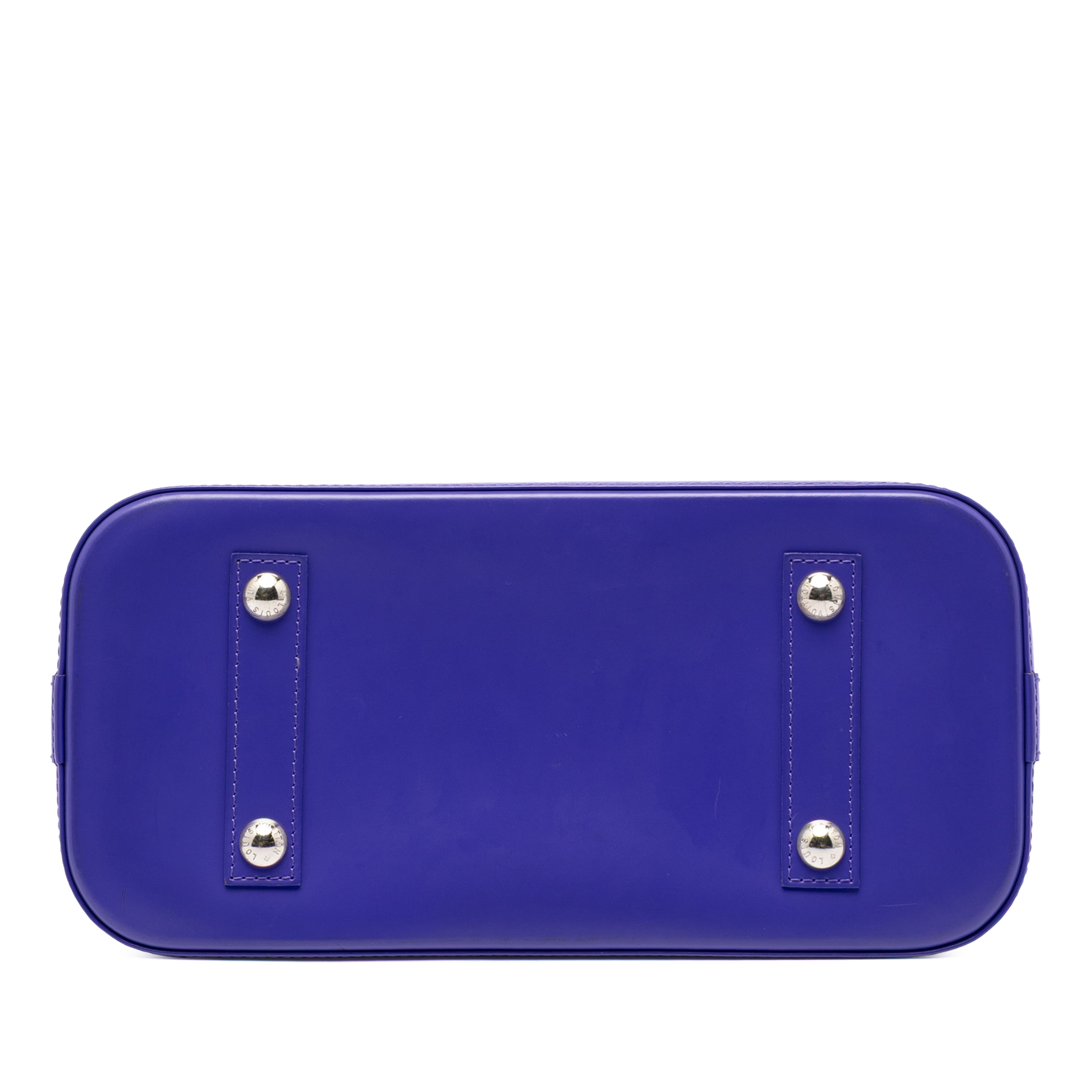 Louis Vuitton Epi Alma Pm, från Luxclusif, i färgen purple. Klicka för att öppna bilden i stort format