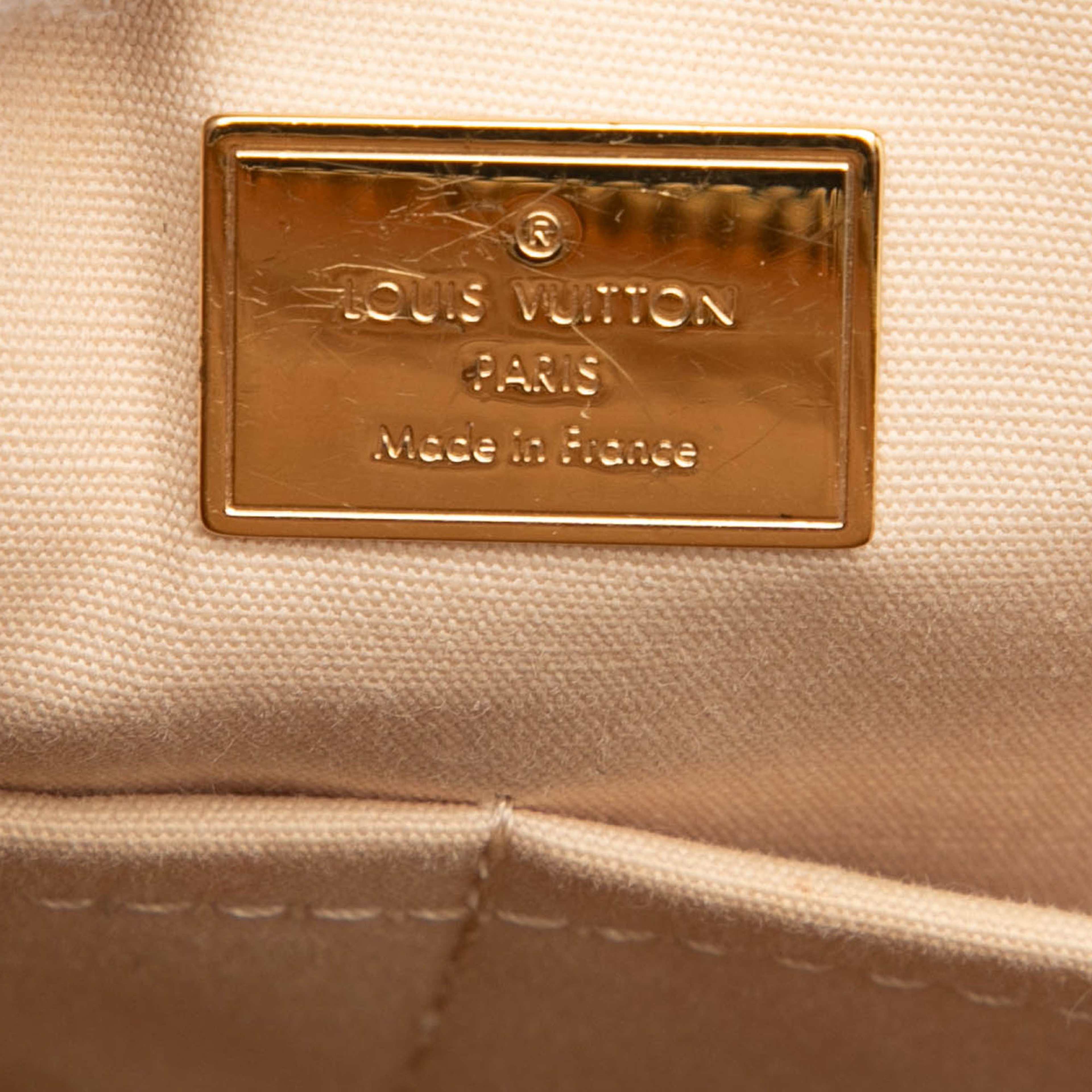 Louis Vuitton Monogram Vernis Santa Monica, från Luxclusif, i färgen beige. Klicka för att öppna bilden i stort format
