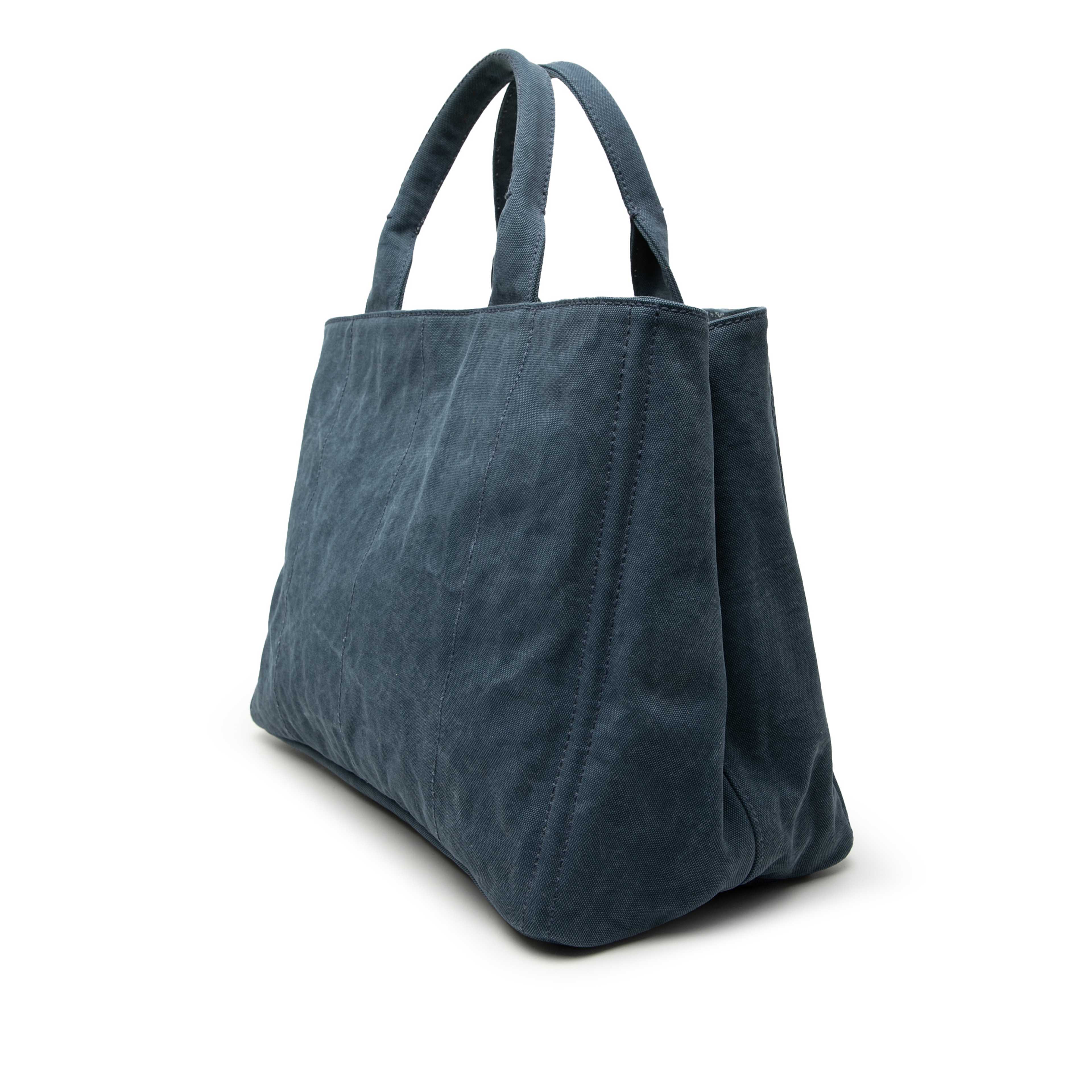 Prada Denim Tote, från Luxclusif, i färgen denim. Klicka för att öppna bilden i stort format