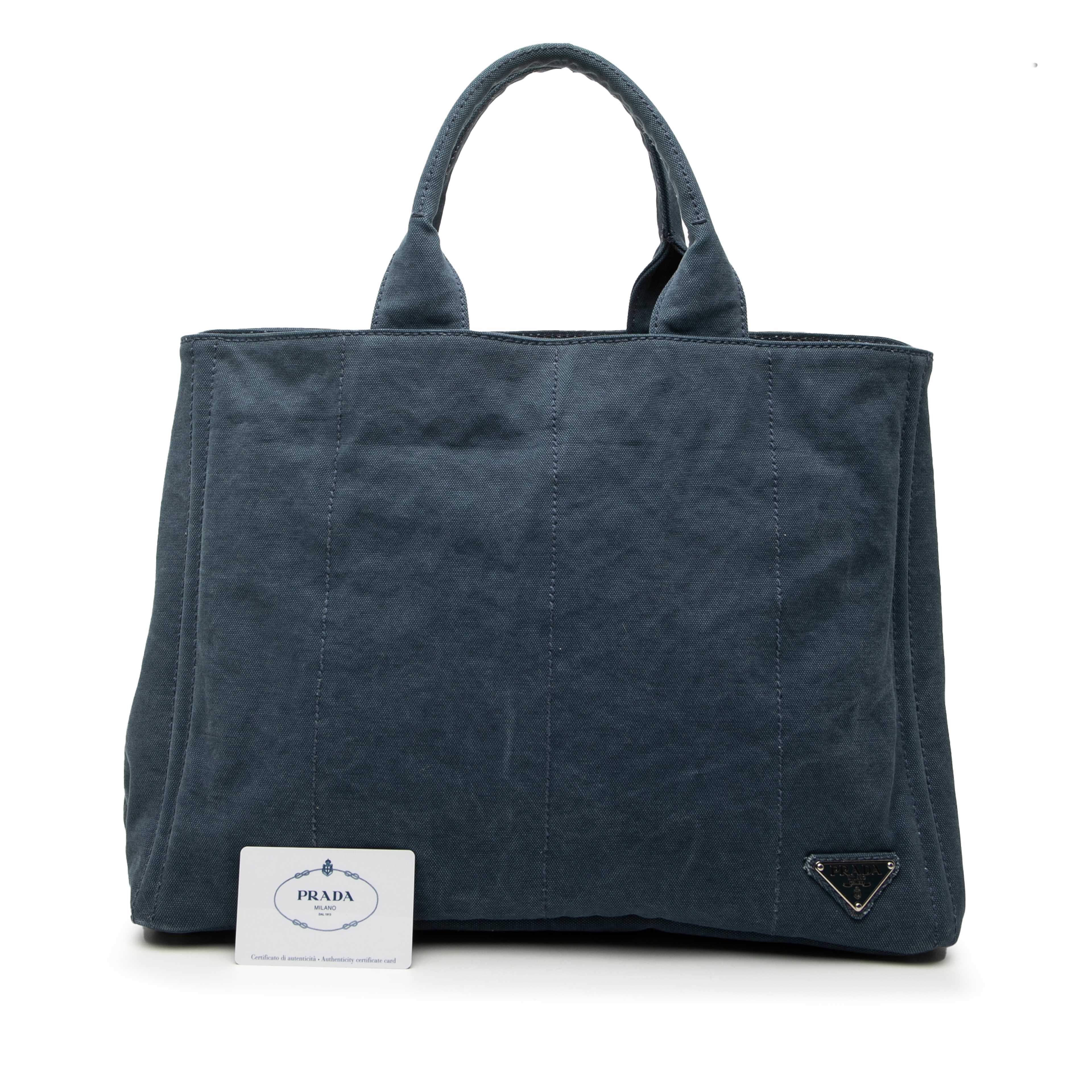 Prada Denim Tote, från Luxclusif, i färgen blå. Klicka för att öppna bilden i stort format