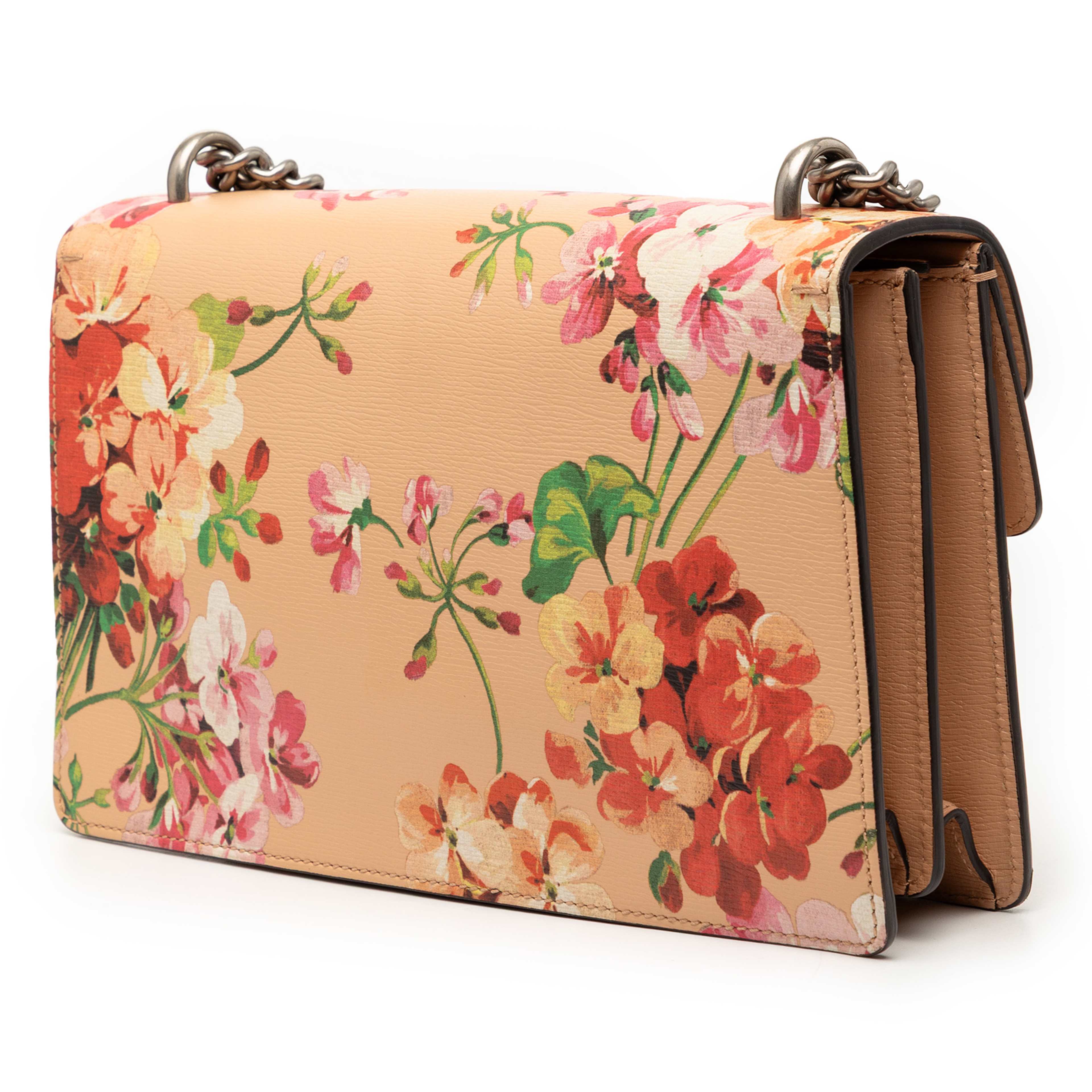 Gucci Medium Leather Blooms Dionysus Crossbody, från Luxclusif, i färgen peach. Klicka för att öppna bilden i stort format