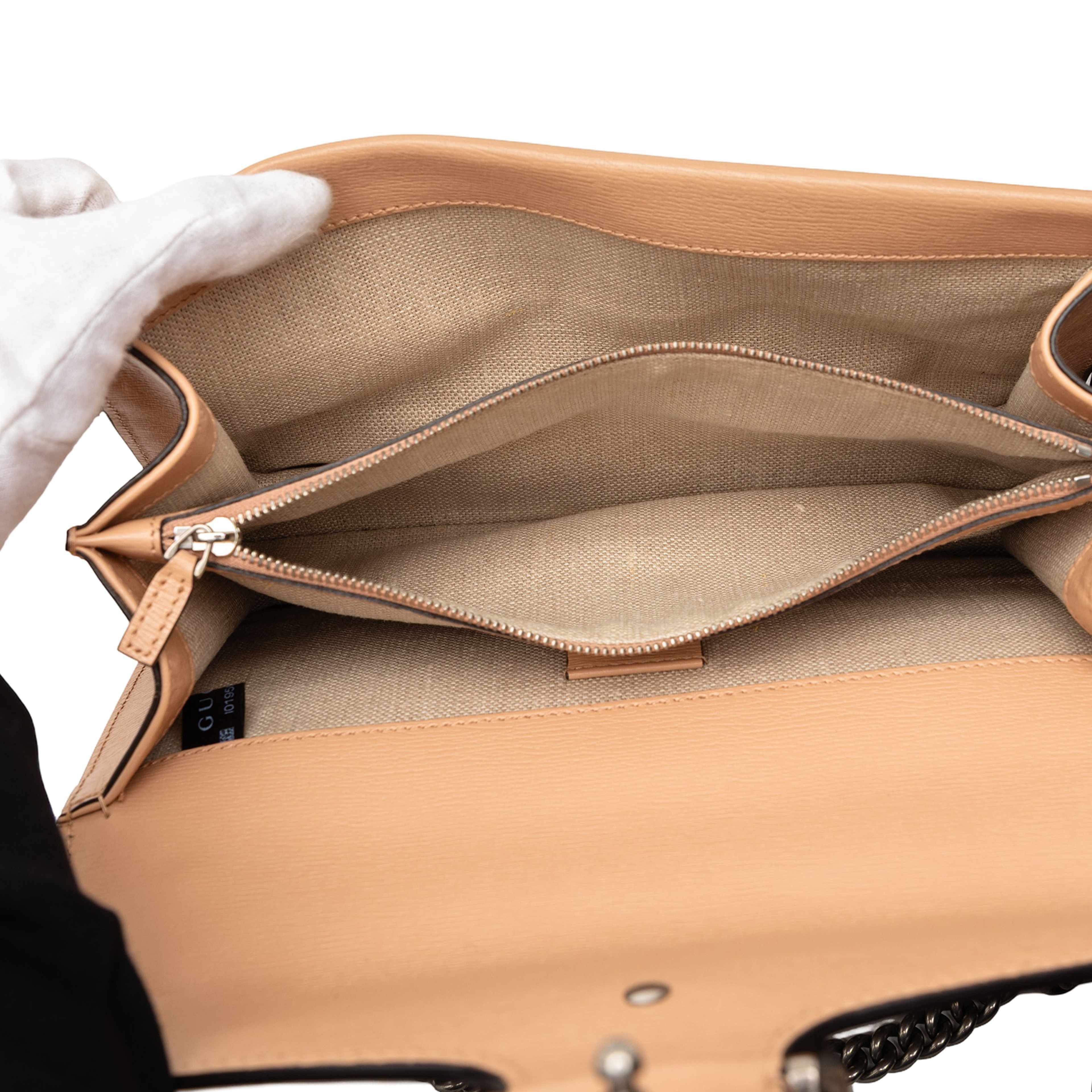 Gucci Medium Leather Blooms Dionysus Crossbody, från Luxclusif, i färgen peach. Klicka för att öppna bilden i stort format