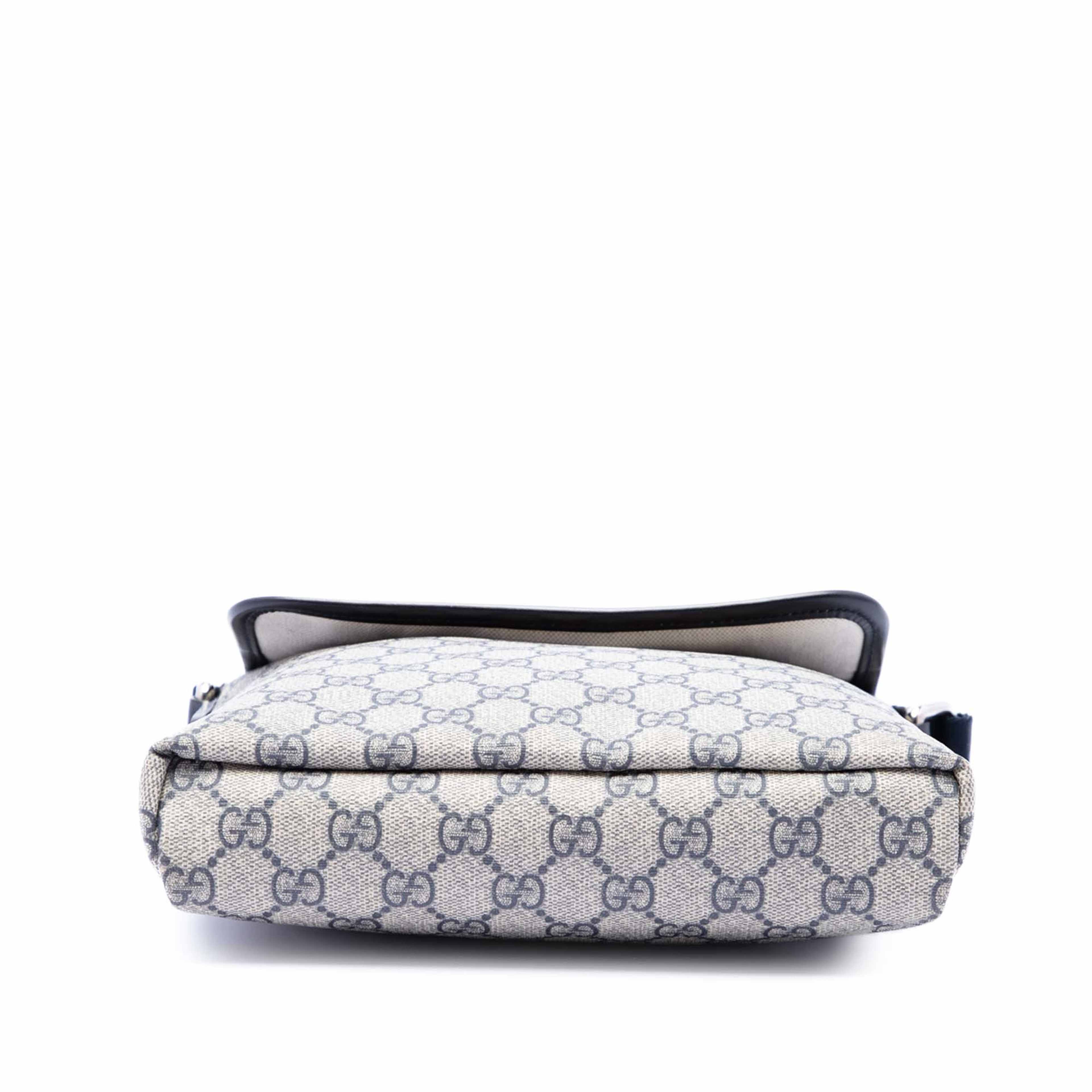 Gucci Gg Supreme Crossbody, från Luxclusif, i färgen blå. Klicka för att öppna bilden i stort format