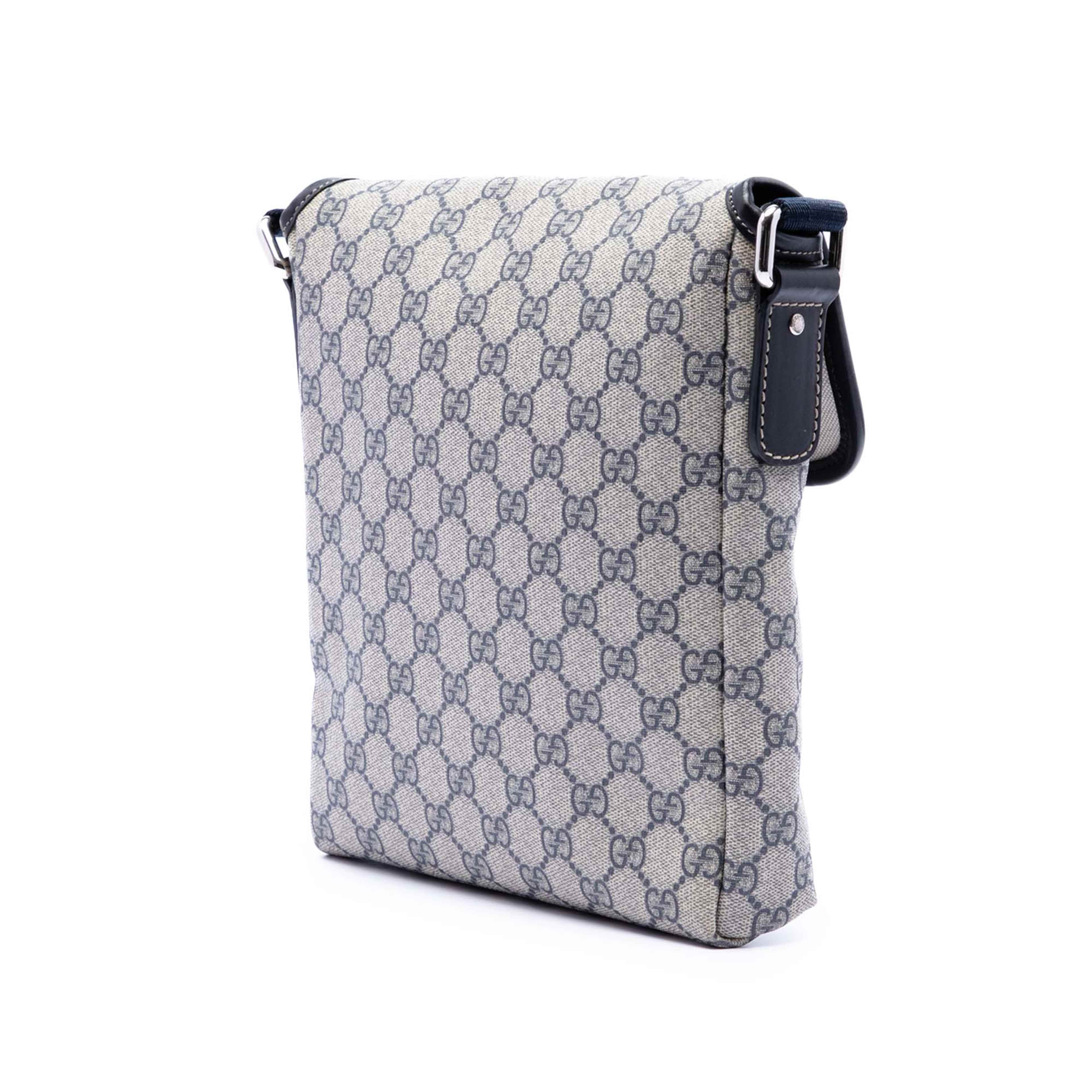 Gucci Gg Supreme Crossbody, från Luxclusif, i färgen blå. Klicka för att öppna bilden i stort format