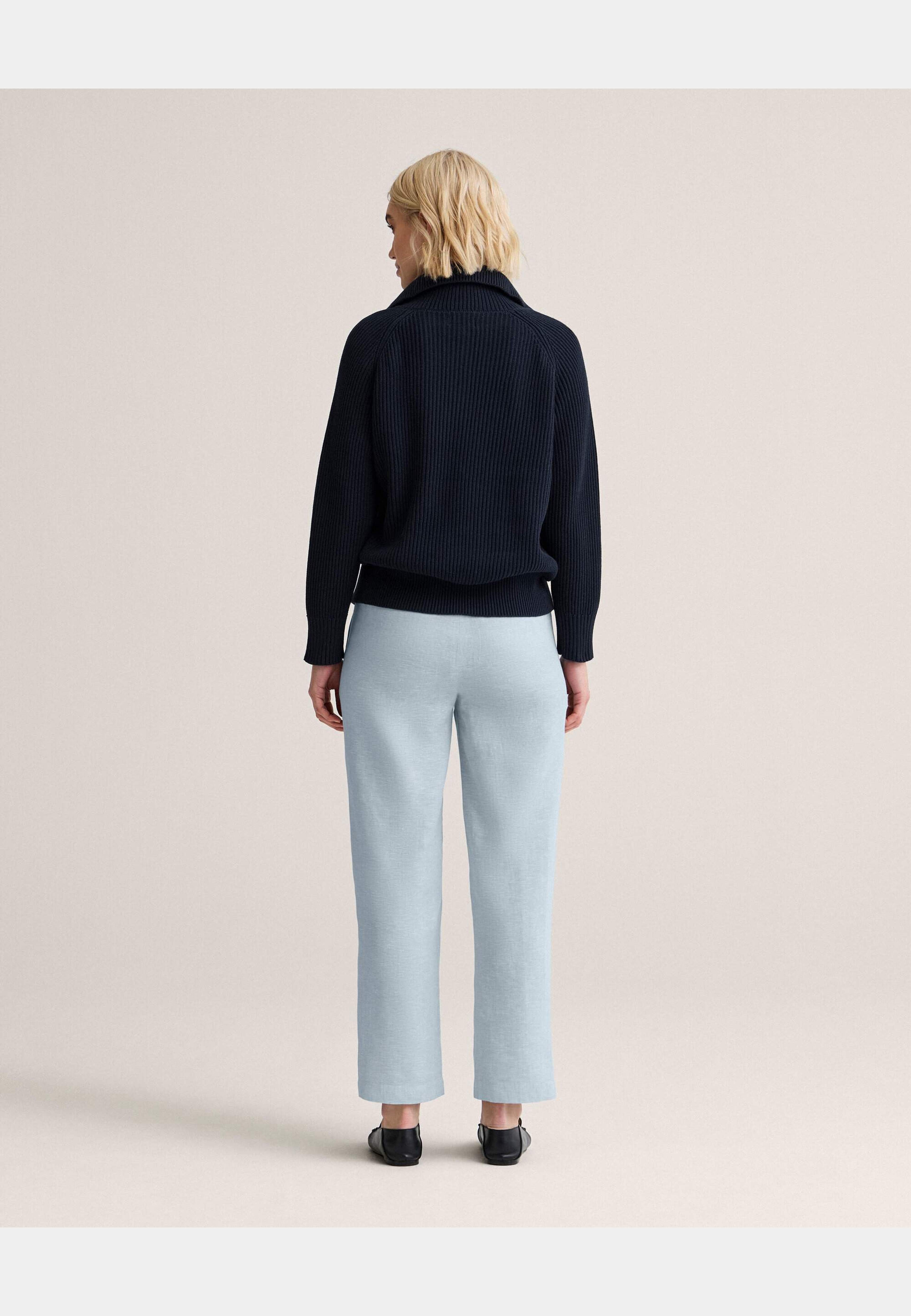 Amanda Slim Linen Trousers, från Newhouse, i färgen ljusblå. Klicka för att öppna bilden i stort format