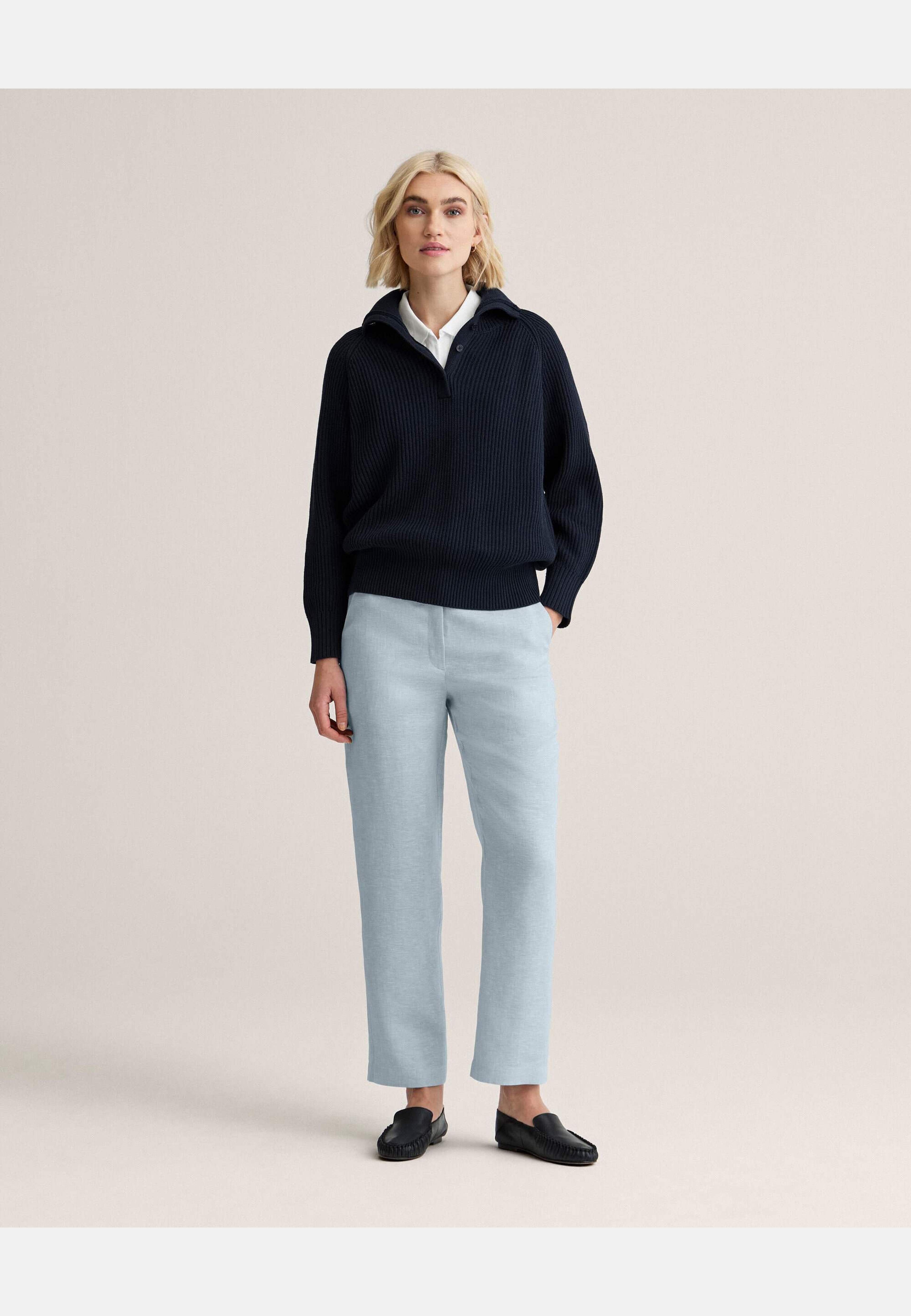 Amanda Slim Linen Trousers, från Newhouse, i färgen ljusblå. Klicka för att öppna bilden i stort format