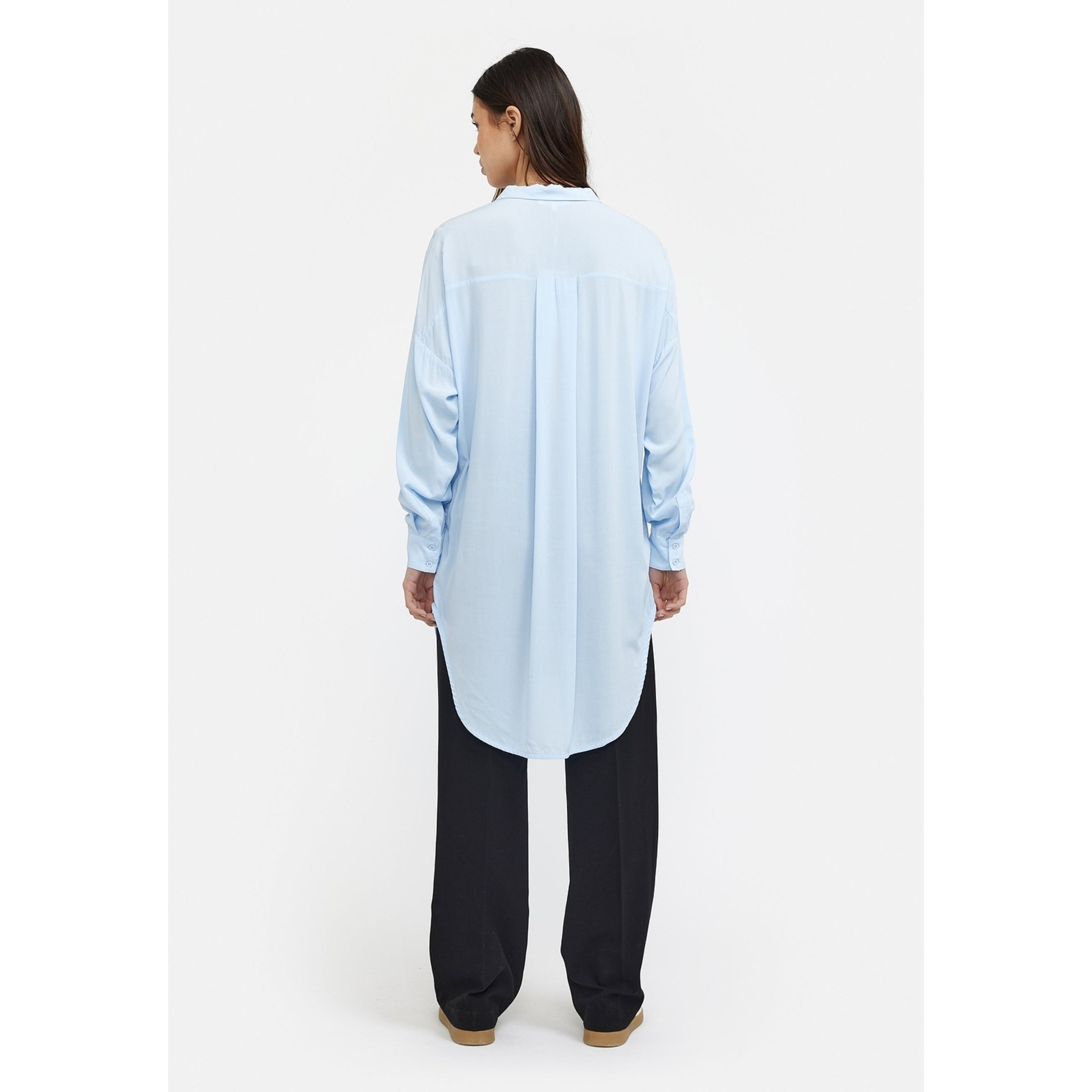 Srabia Midi Skirt, från Soft Rebels, i färgen cashmere blue. Klicka för att öppna bilden i stort format