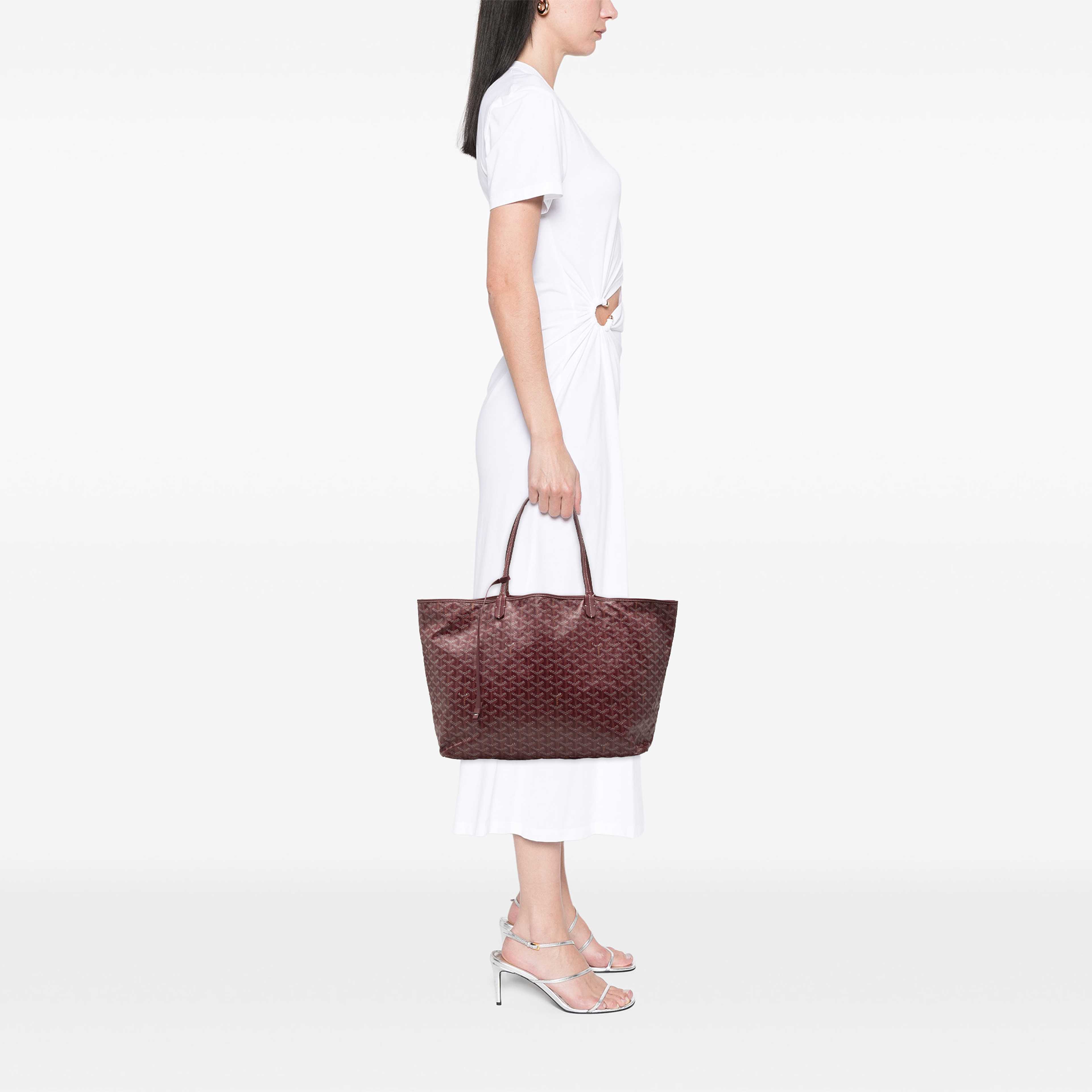 Goyard Goyardine Saint Louis Gm, från Luxclusif, i färgen röd. Klicka för att öppna bilden i stort format