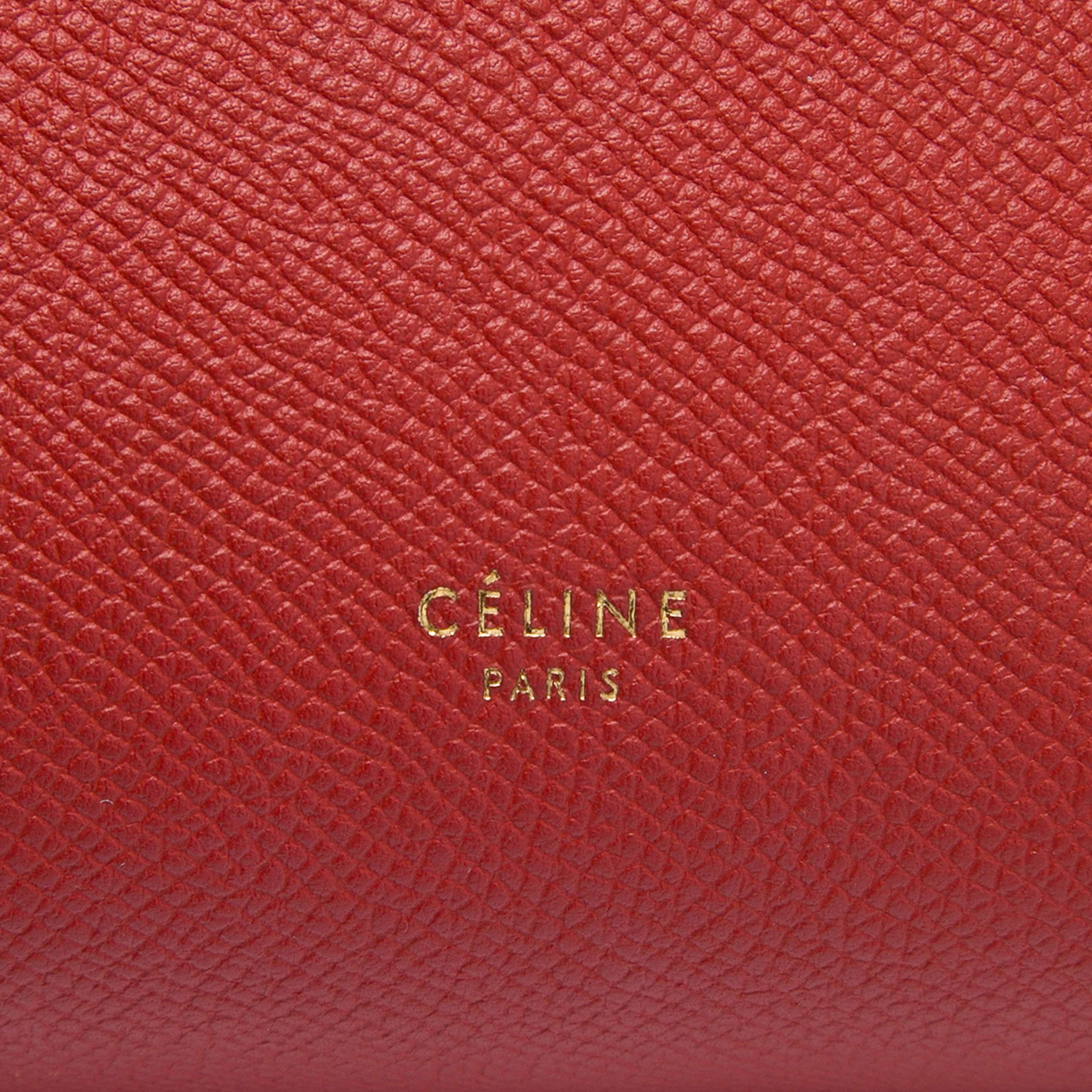 Celine Nano Grained Calfskin Belt Bag, från Luxclusif, i färgen röd. Klicka för att öppna bilden i stort format
