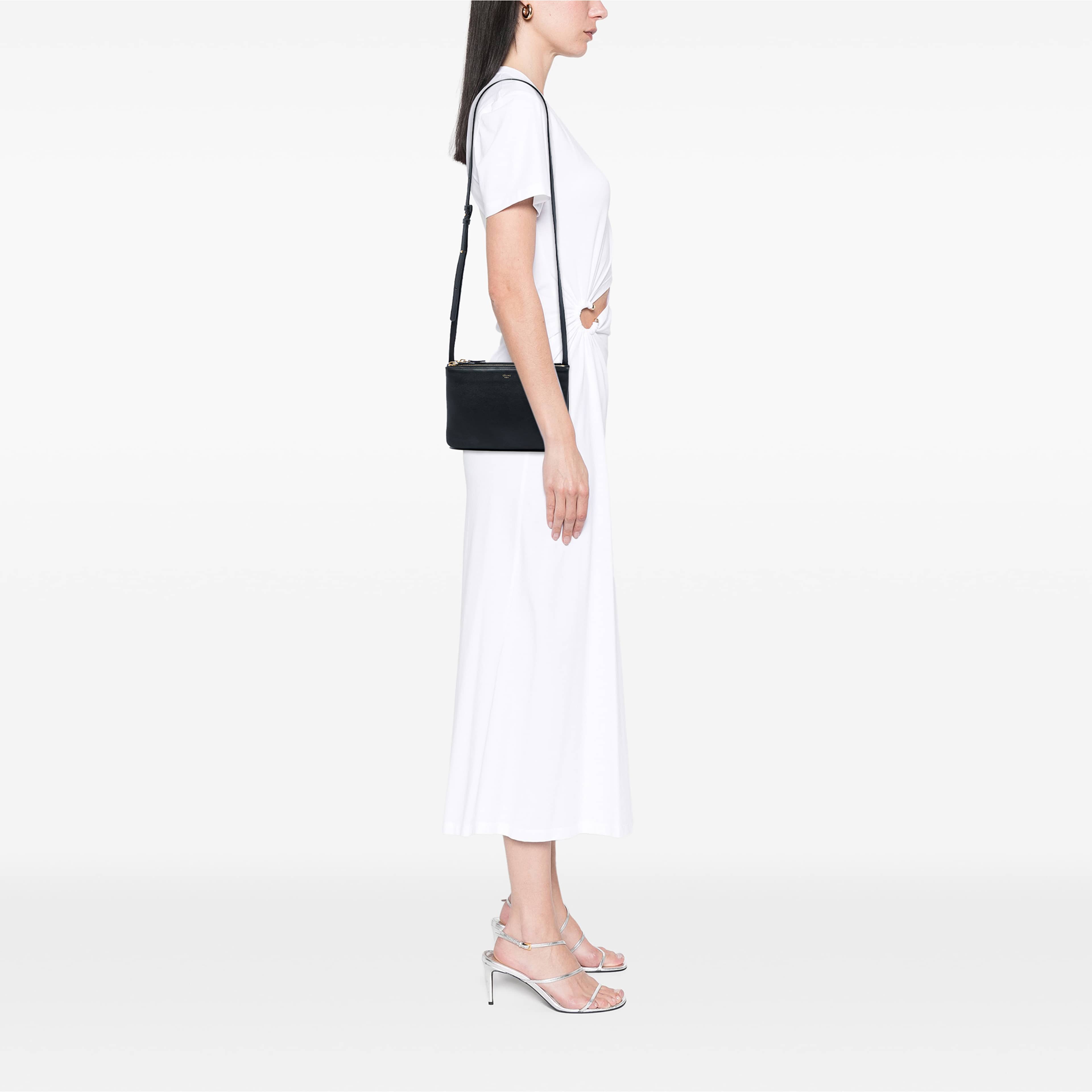 Celine Small Lambskin Trio Crossbody, från Luxclusif, i färgen svart. Klicka för att öppna bilden i stort format
