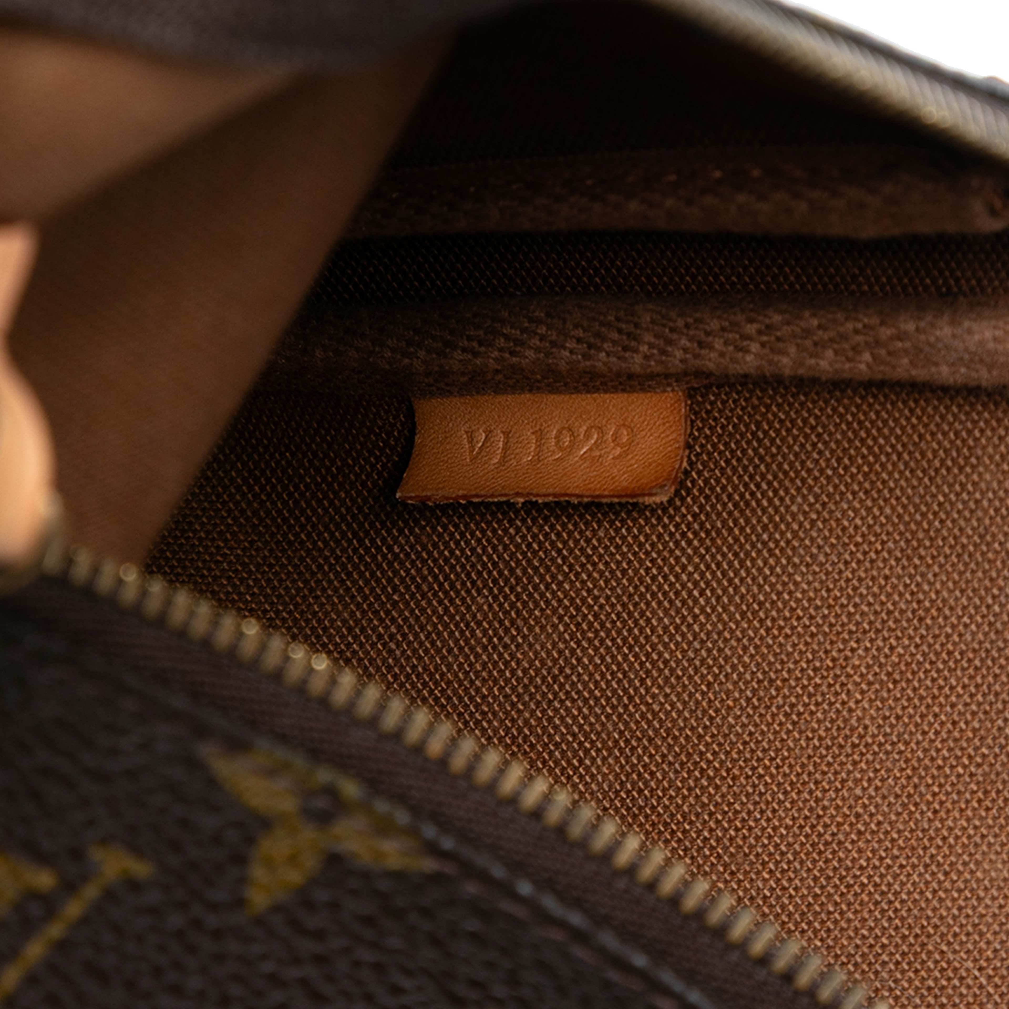 Louis Vuitton Monogram Pochette Accessoires, från Luxclusif, i färgen brown. Klicka för att öppna bilden i stort format