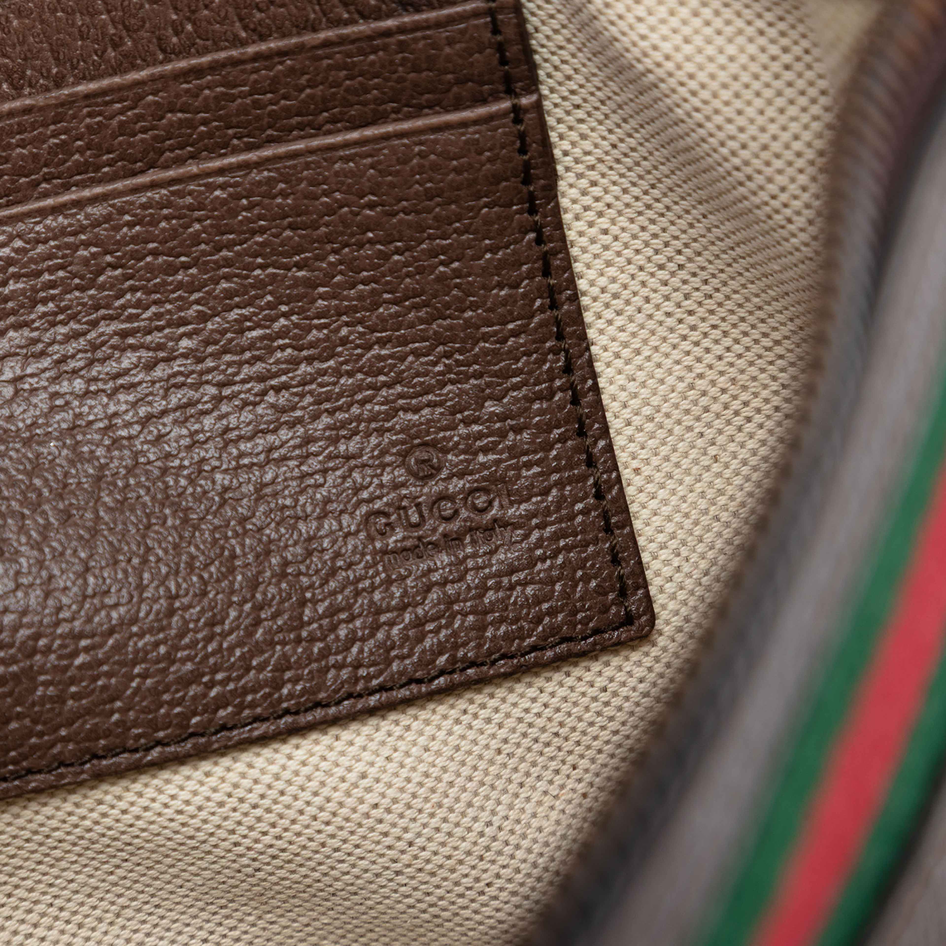 Gucci Gg Supreme Web Ophidia Clutch, från Luxclusif, i färgen brown. Klicka för att öppna bilden i stort format