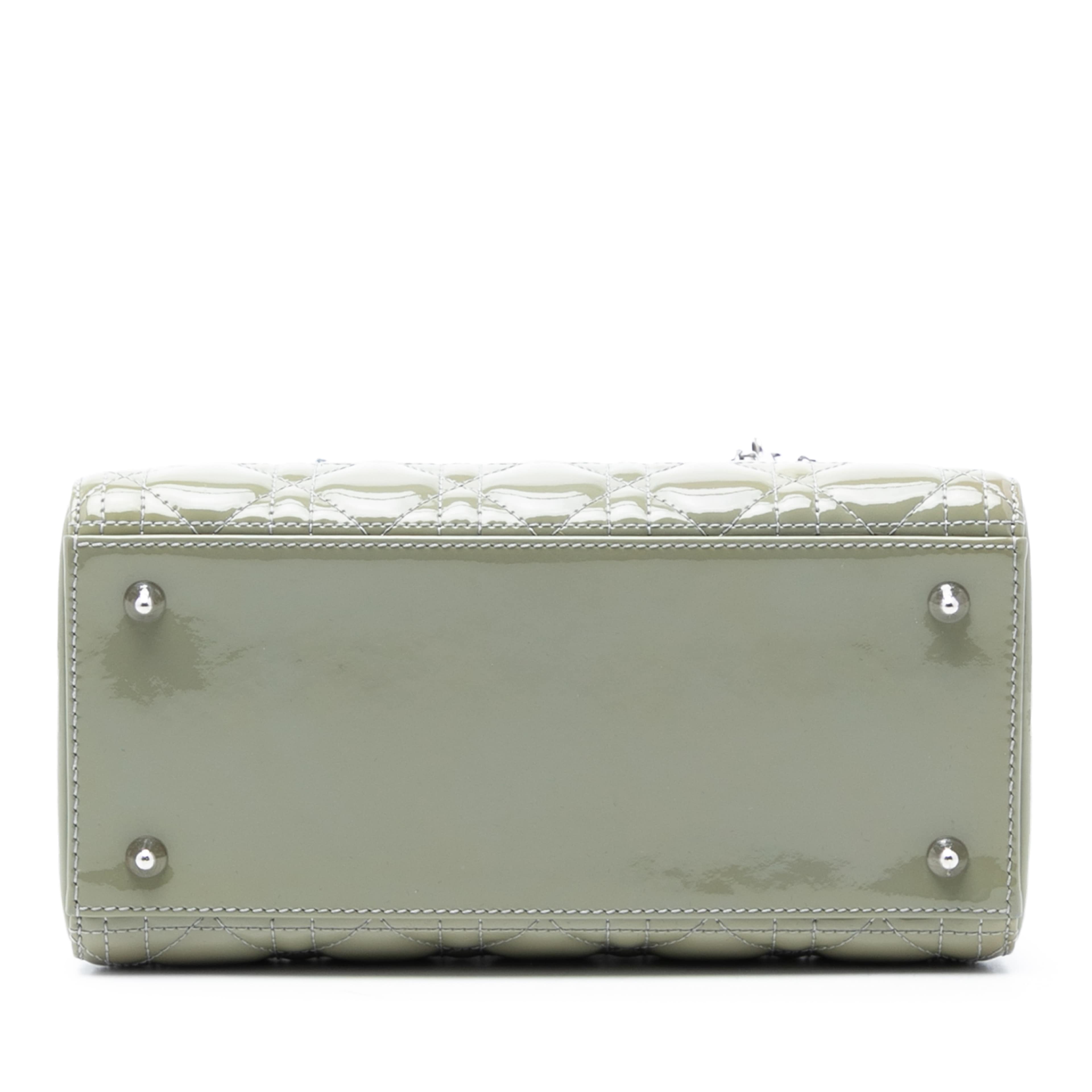 Dior Medium Patent Cannage Lady Dior, från Luxclusif, i färgen mint. Klicka för att öppna bilden i stort format