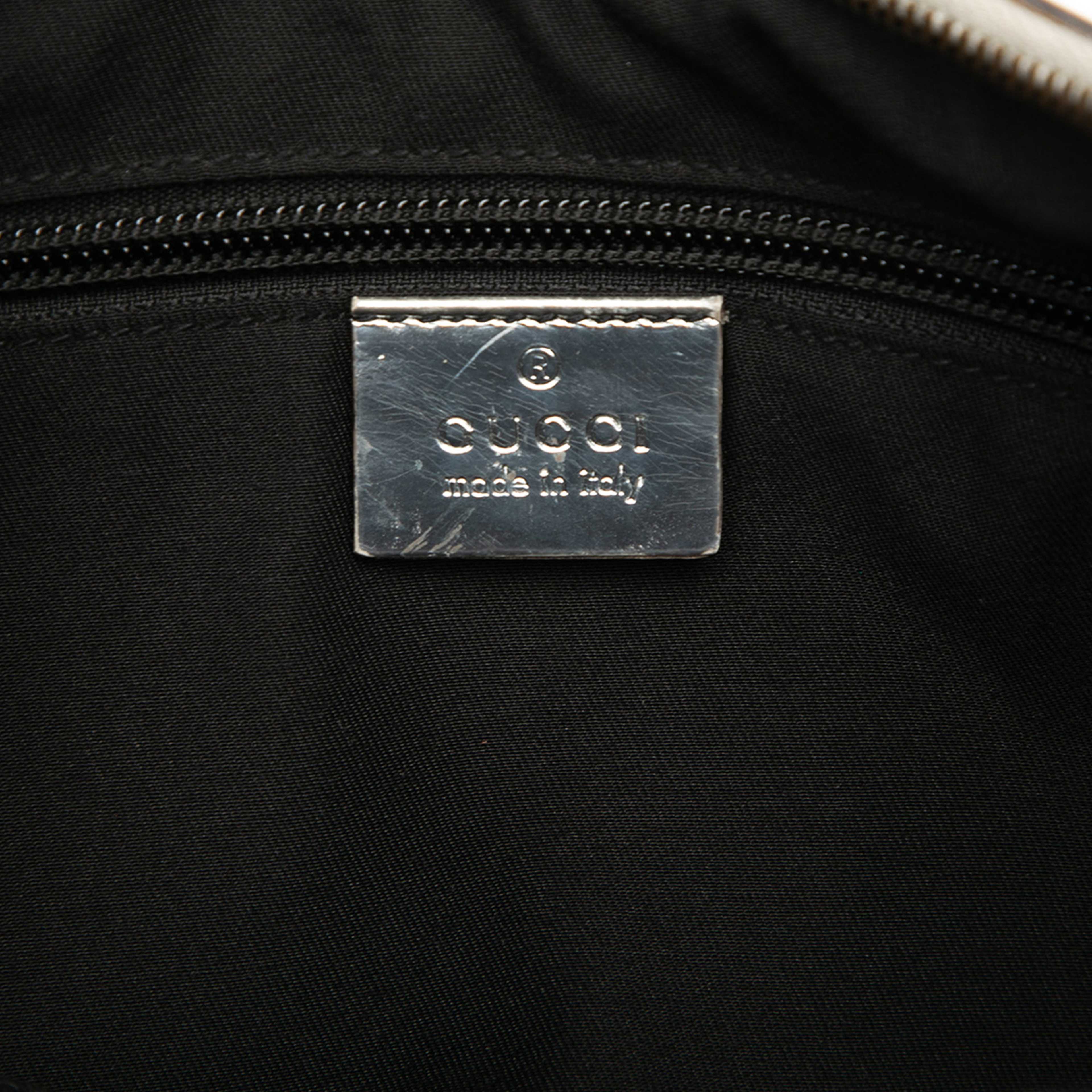 Gucci Gg Imprime Web Crossbody, från Luxclusif, i färgen silver. Klicka för att öppna bilden i stort format