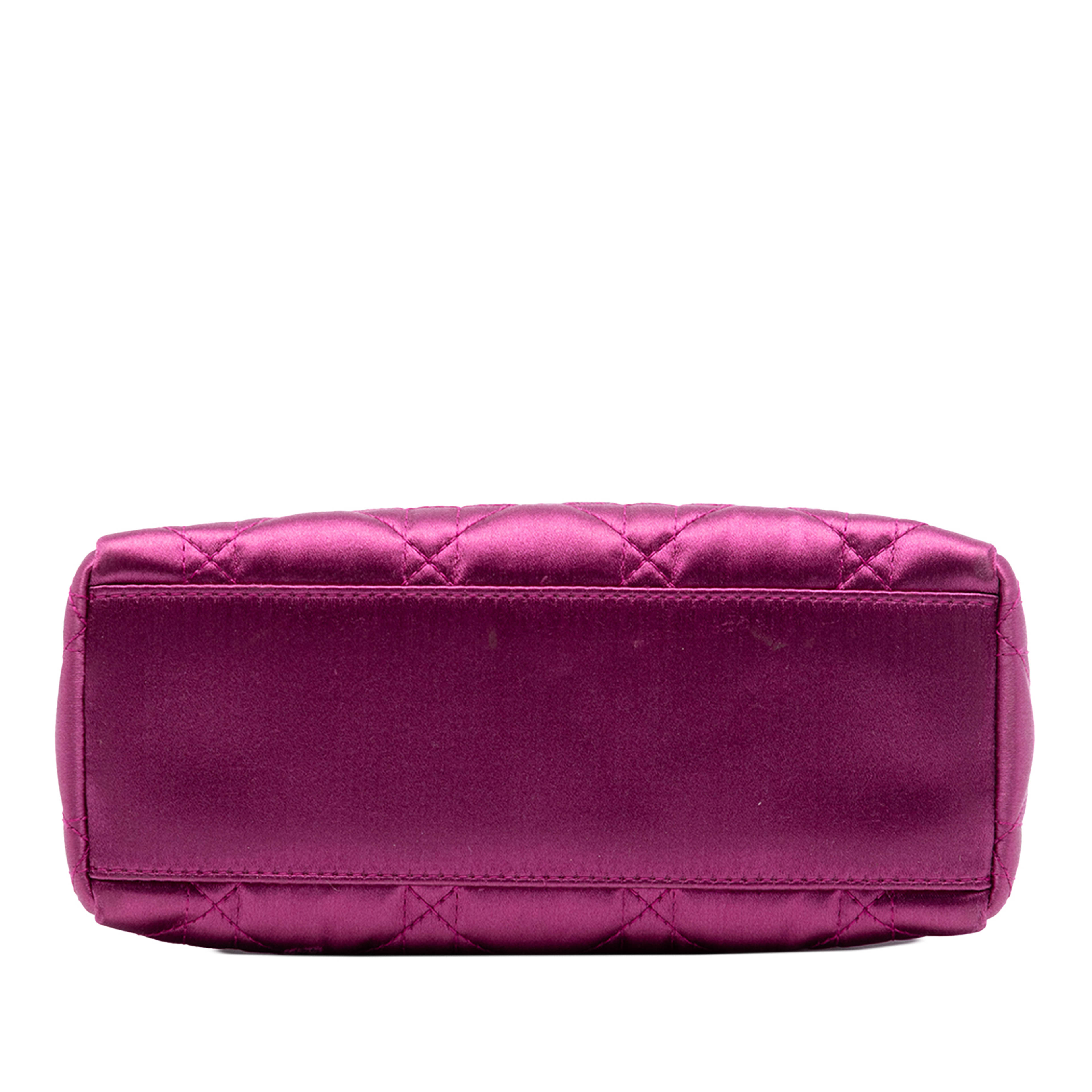 Dior Mini Satin Cannage Lady Dior, från Luxclusif, i färgen rosa. Klicka för att öppna bilden i stort format