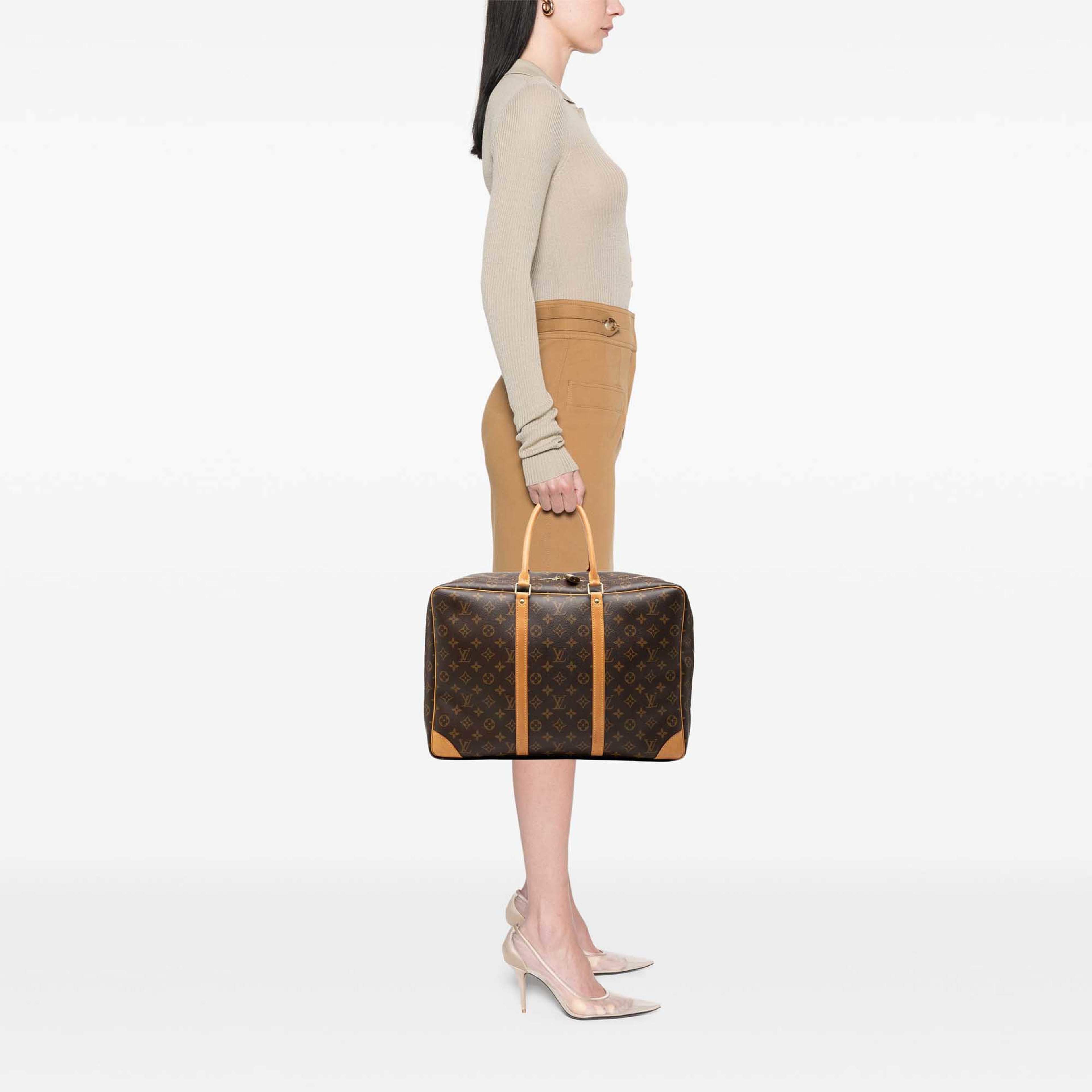 Louis Vuitton Monogram Sirius 45, från Luxclusif, i färgen brun. Klicka för att öppna bilden i stort format