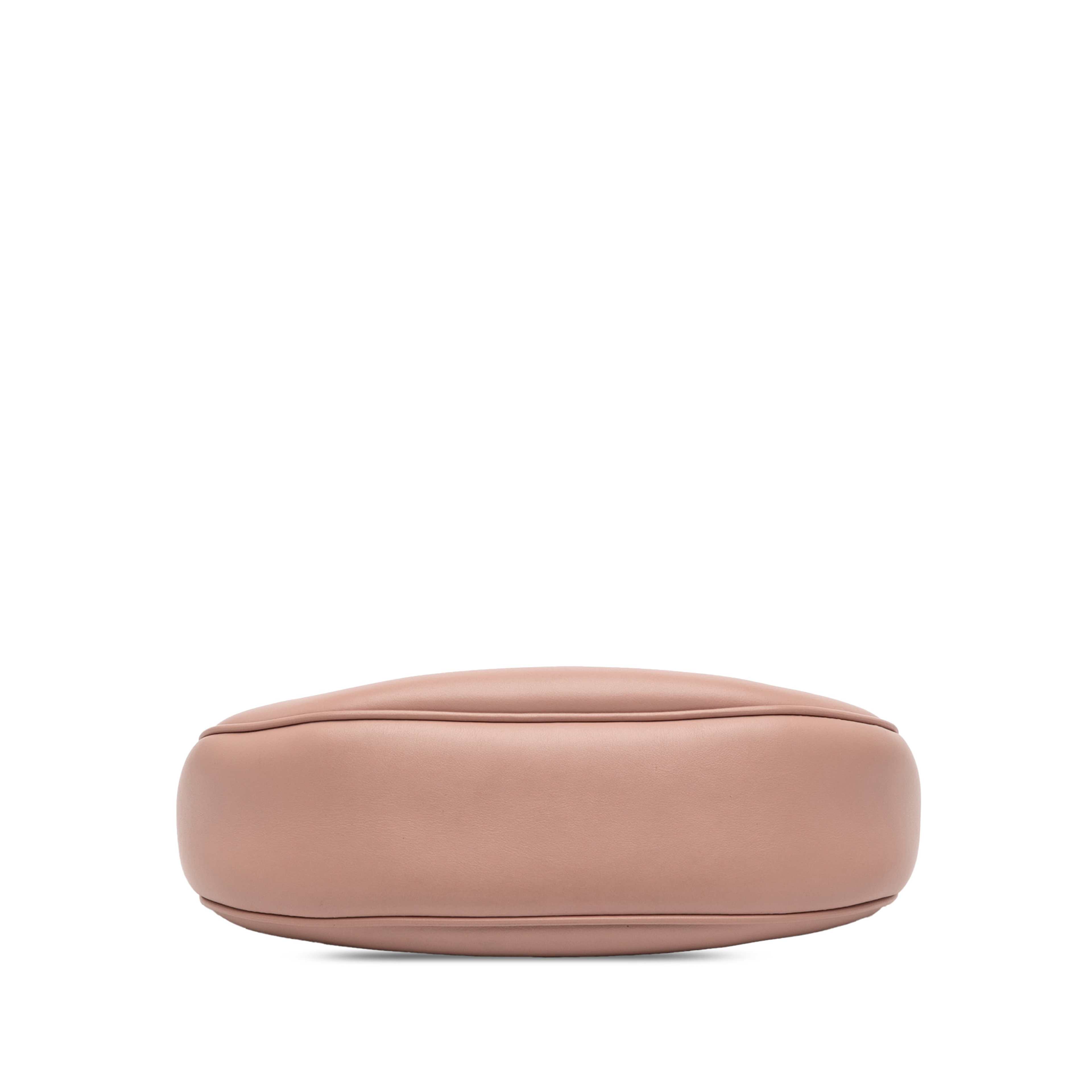 Celine Medium Smooth Calfskin Ava Shoulder Bag, från Luxclusif, i färgen rosa. Klicka för att öppna bilden i stort format