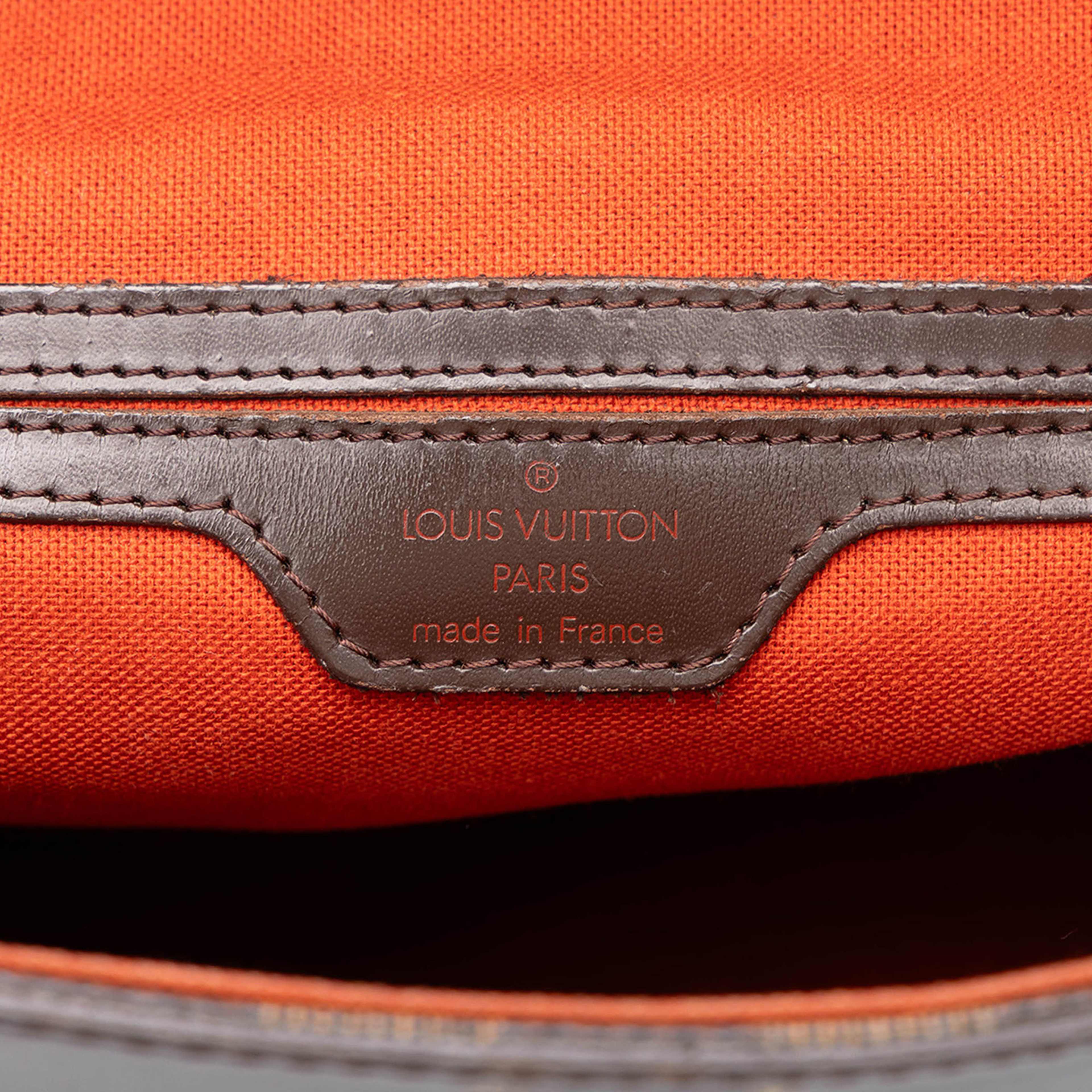Louis Vuitton Damier Ebene Soho, från Luxclusif, i färgen brun. Klicka för att öppna bilden i stort format