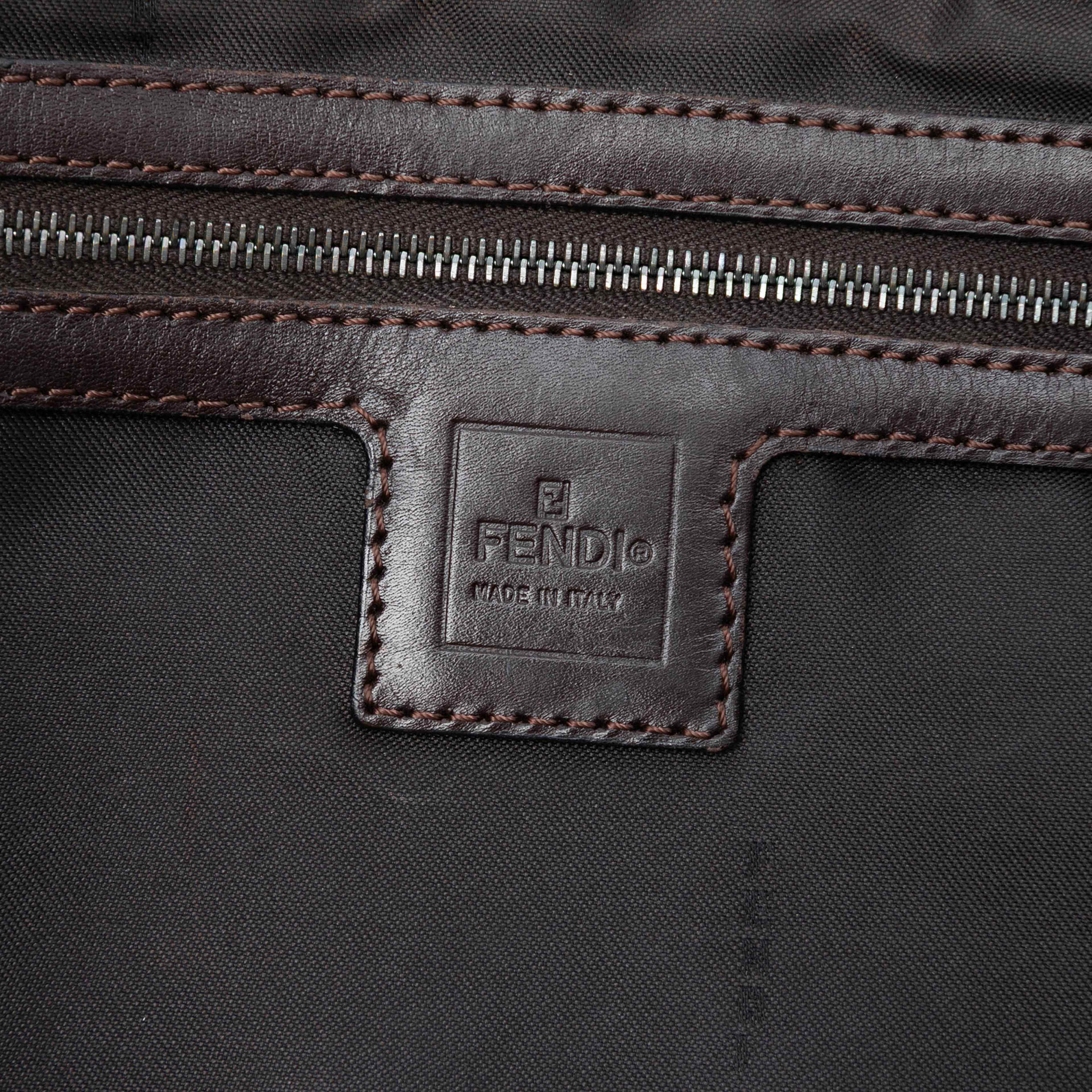 Fendi Small Zucca Canvas Twins Tote, från Luxclusif, i färgen brown. Klicka för att öppna bilden i stort format