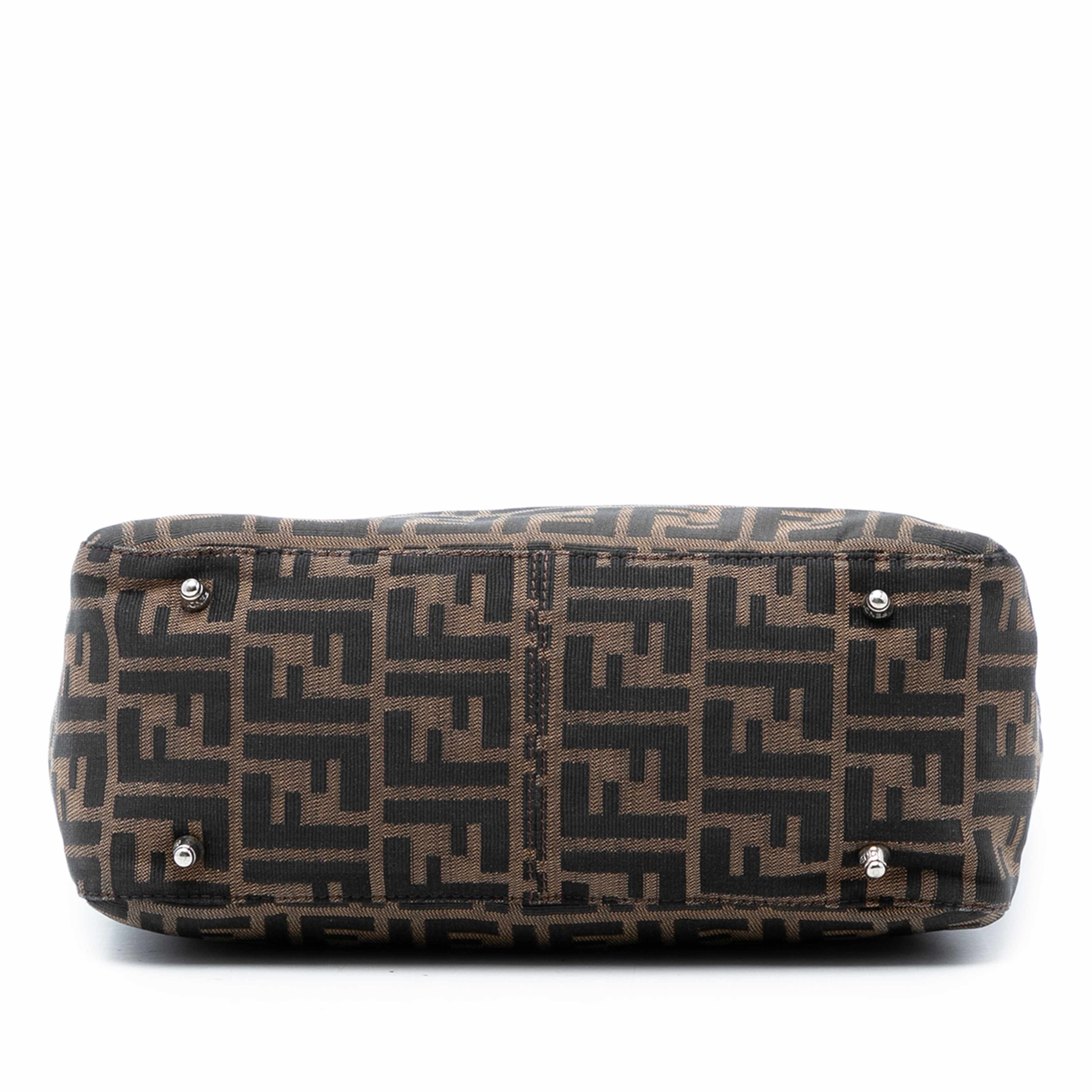 Fendi Small Zucca Canvas Twins Tote, från Luxclusif, i färgen brun. Klicka för att öppna bilden i stort format