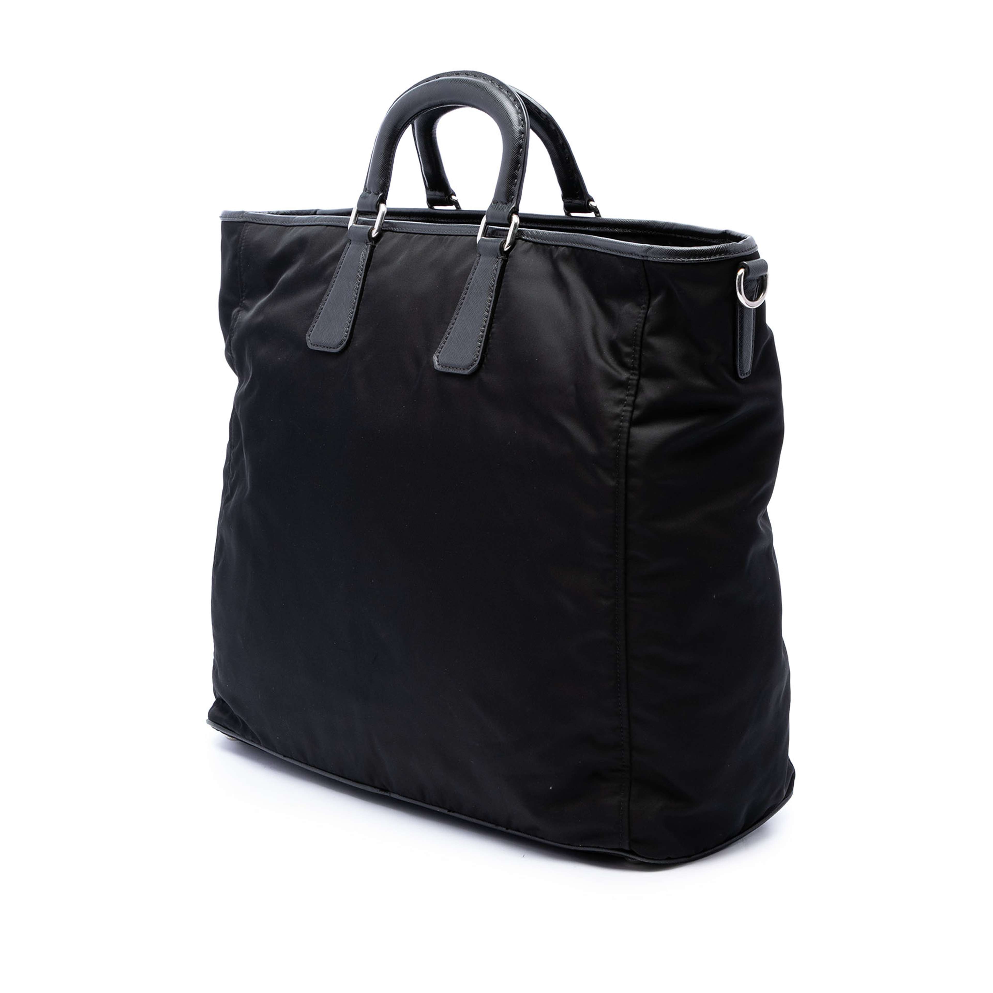 Prada Saffiano Trimmed Tessuto Convertible Tote, från Luxclusif, i färgen svart. Klicka för att öppna bilden i stort format