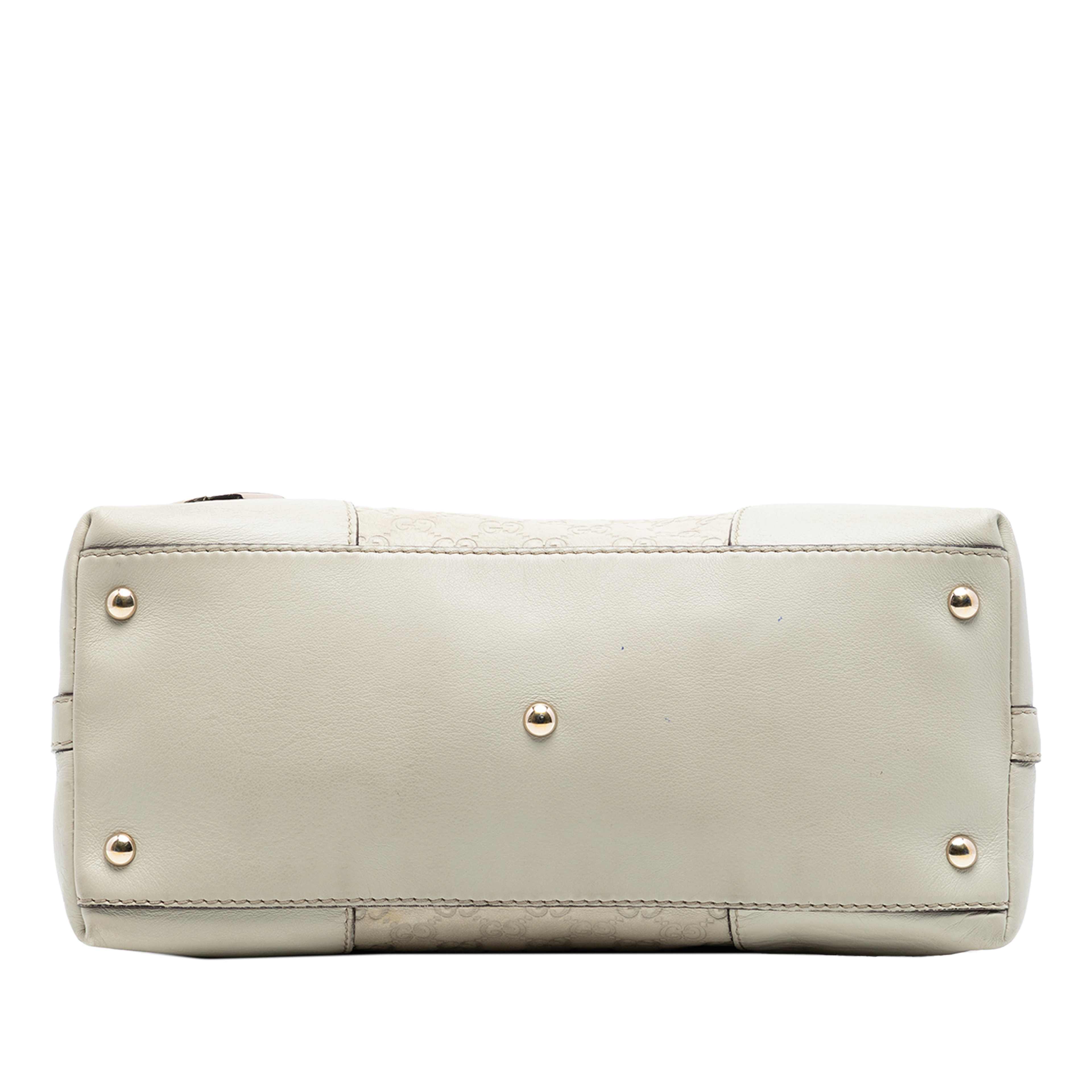 Gucci Guccissima Lovely Shoulder Bag, från Luxclusif, i färgen light beige. Klicka för att öppna bilden i stort format