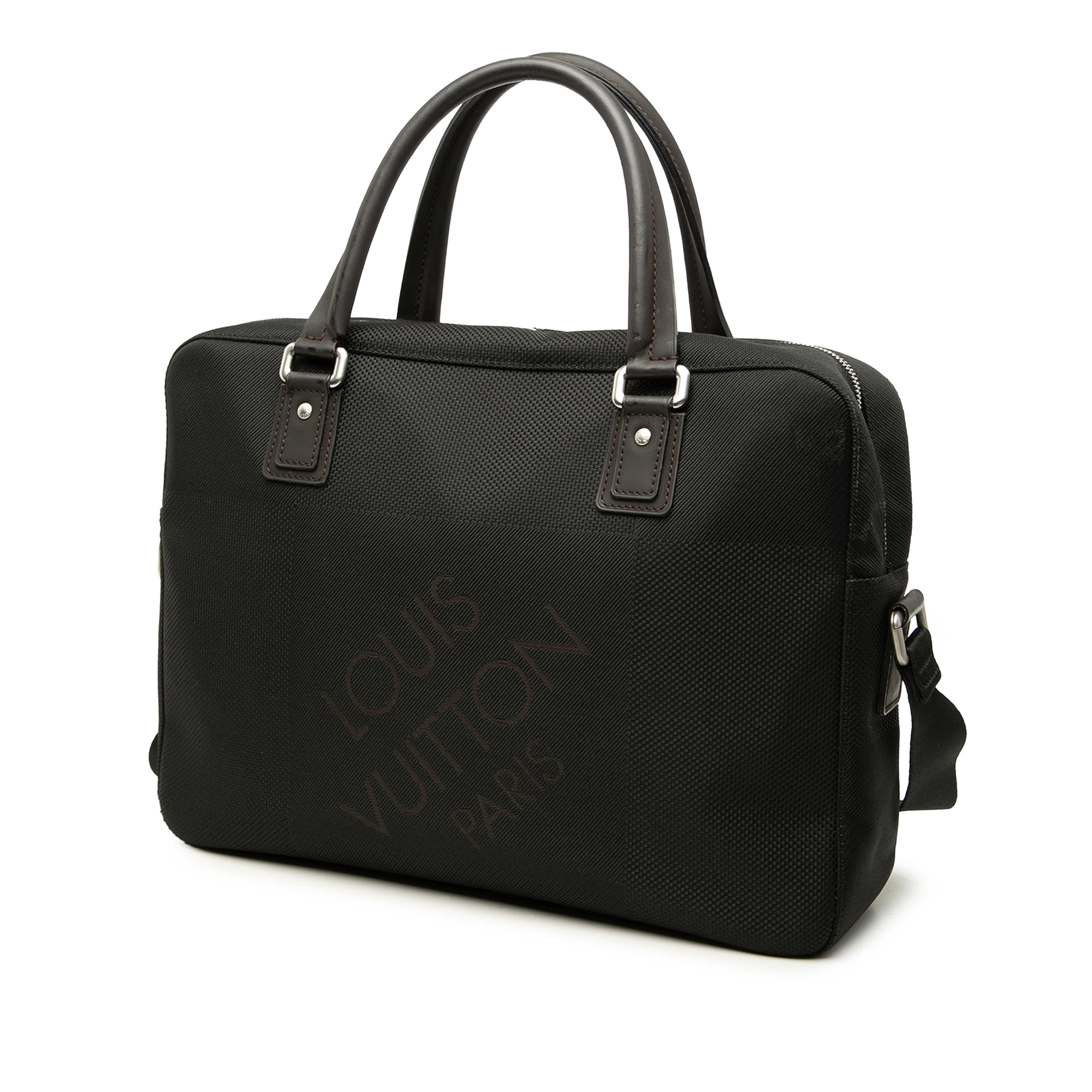 Louis Vuitton Damier Geant Yack, från Luxclusif, i färgen svart. Klicka för att öppna bilden i stort format