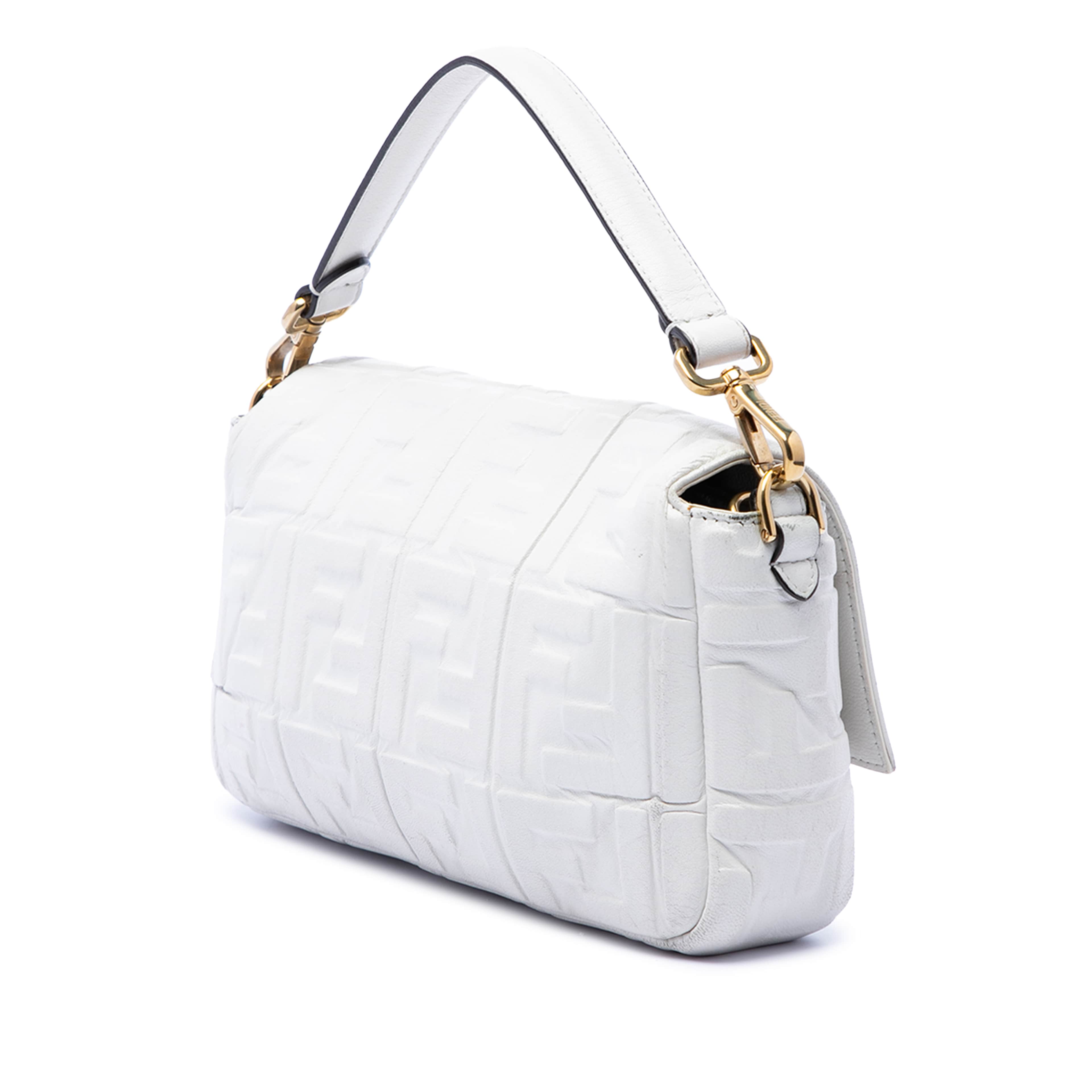 Fendi Zucca Embossed Leather Baguette Satchel, från Luxclusif, i färgen vit. Klicka för att öppna bilden i stort format