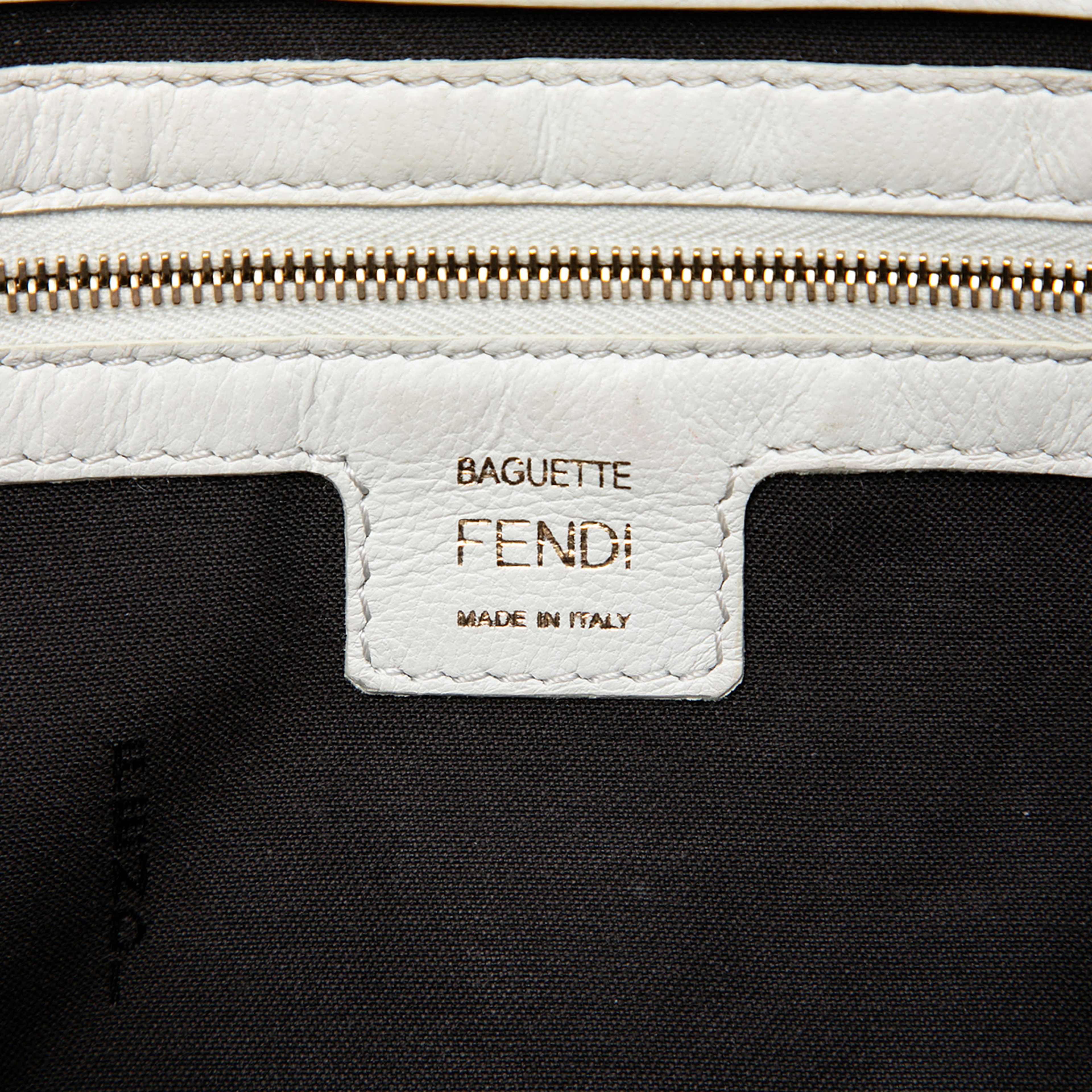 Fendi Zucca Embossed Leather Baguette Satchel, från Luxclusif, i färgen vit. Klicka för att öppna bilden i stort format