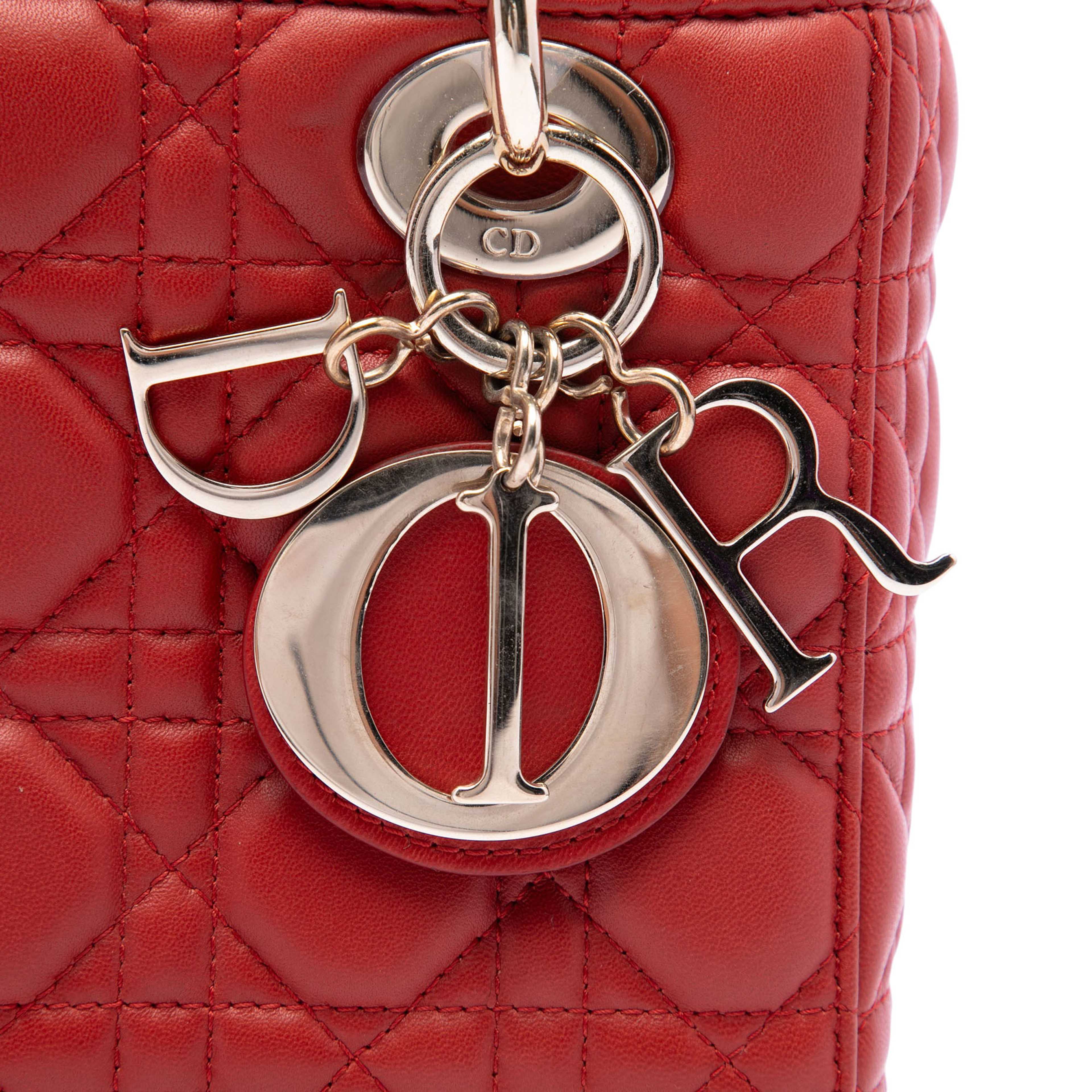 Dior Small Lambskin Cannage Myabcdior Lady Dior, från Luxclusif, i färgen röd. Klicka för att öppna bilden i stort format
