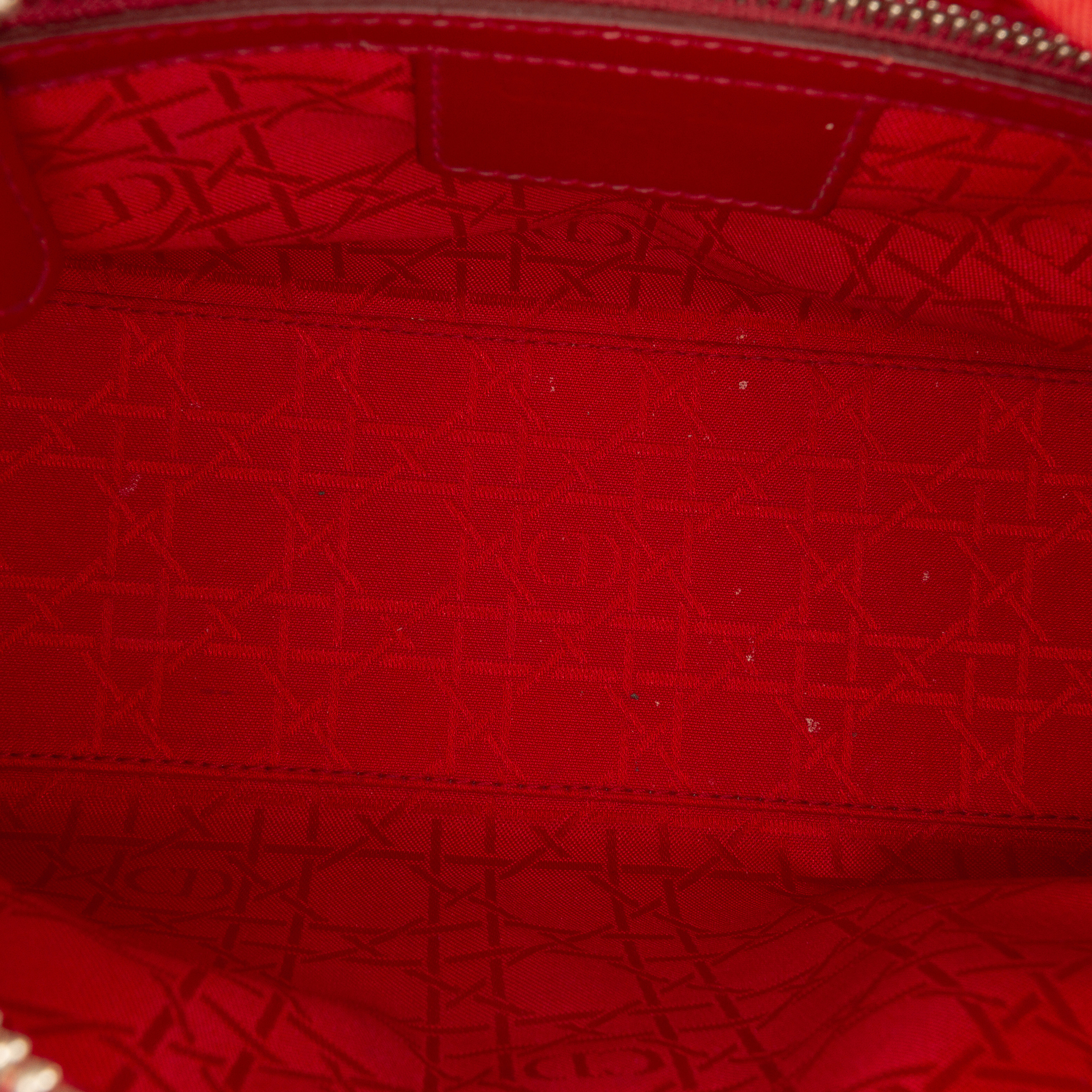 Dior Medium Patent Cannage Lady Dior, från Luxclusif, i färgen dark red. Klicka för att öppna bilden i stort format