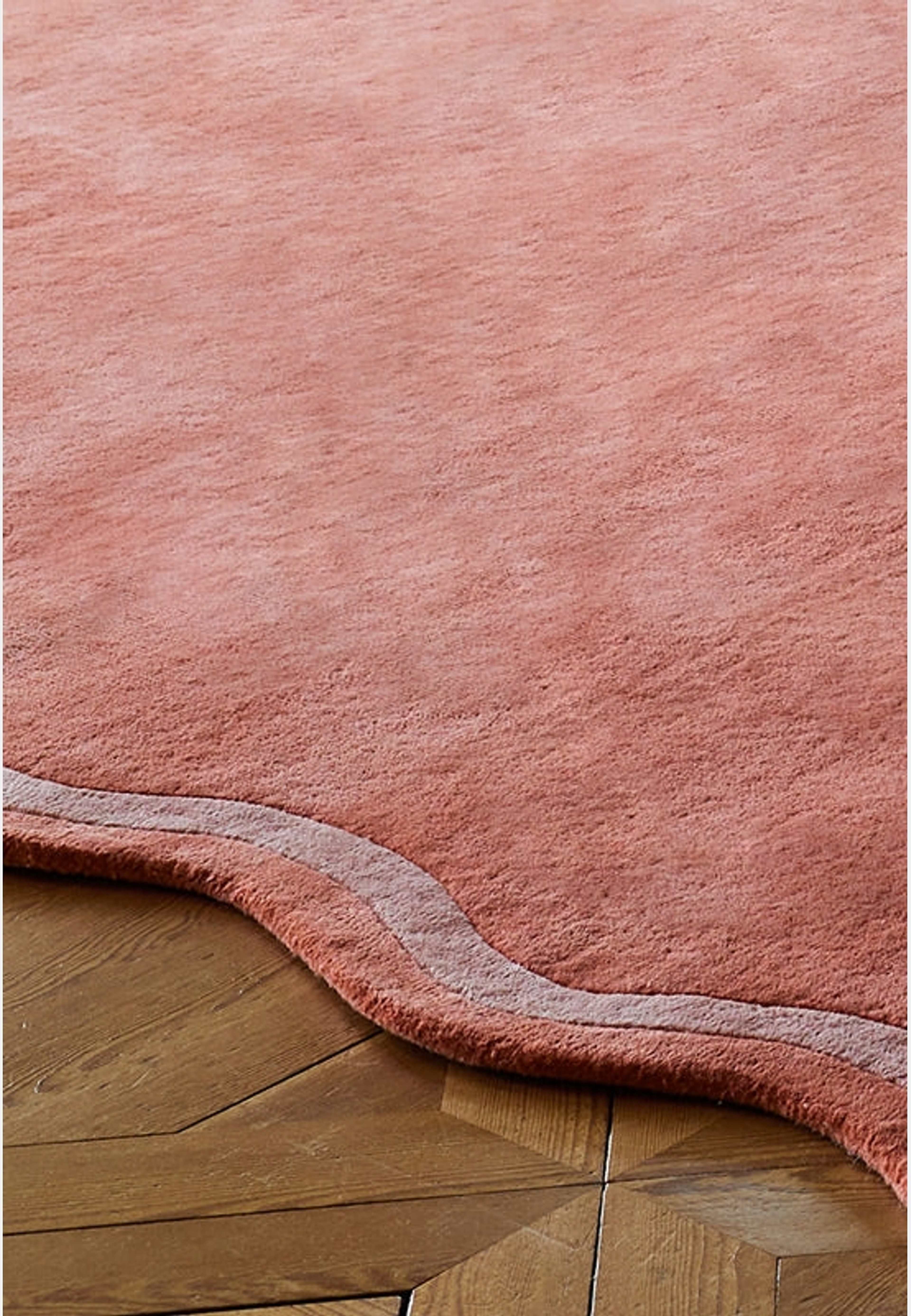 Scallop Watermelon Pink, från Layered, i färgen watermelon pink. Klicka för att öppna bilden i stort format