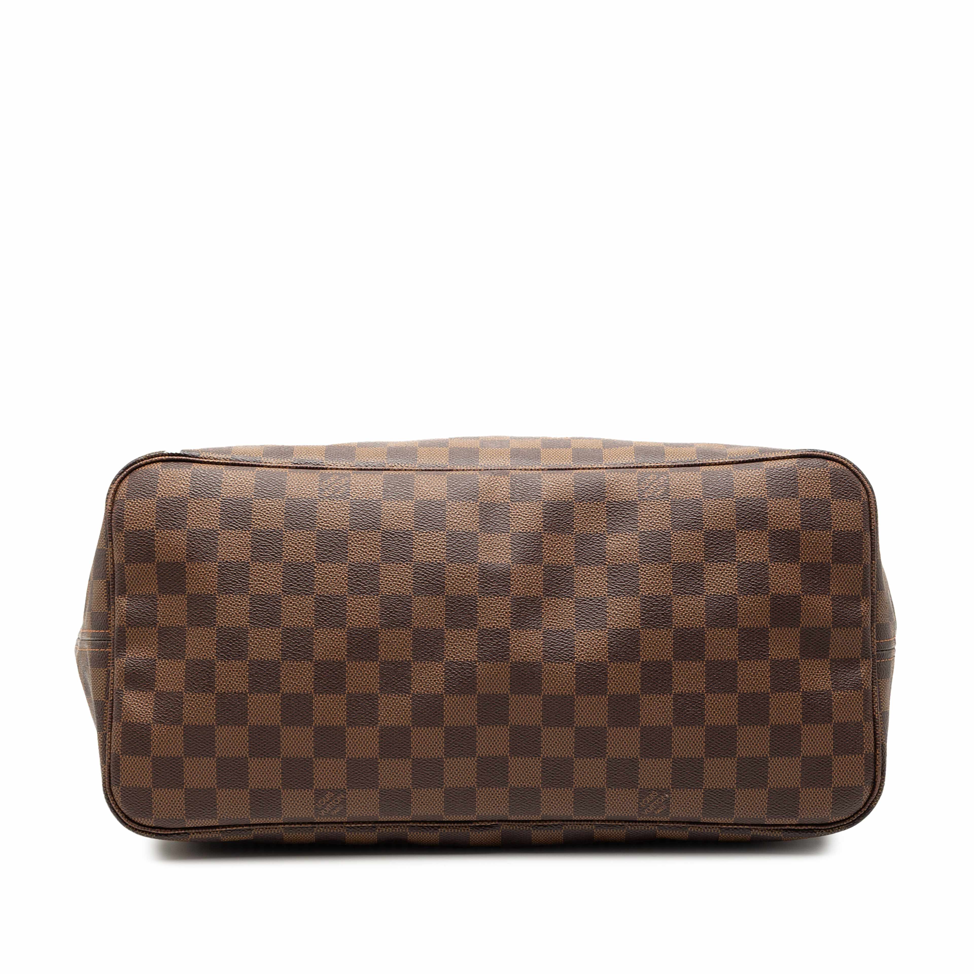 Louis Vuitton Damier Ebene Neverfull Gm, från Luxclusif, i färgen brown. Klicka för att öppna bilden i stort format