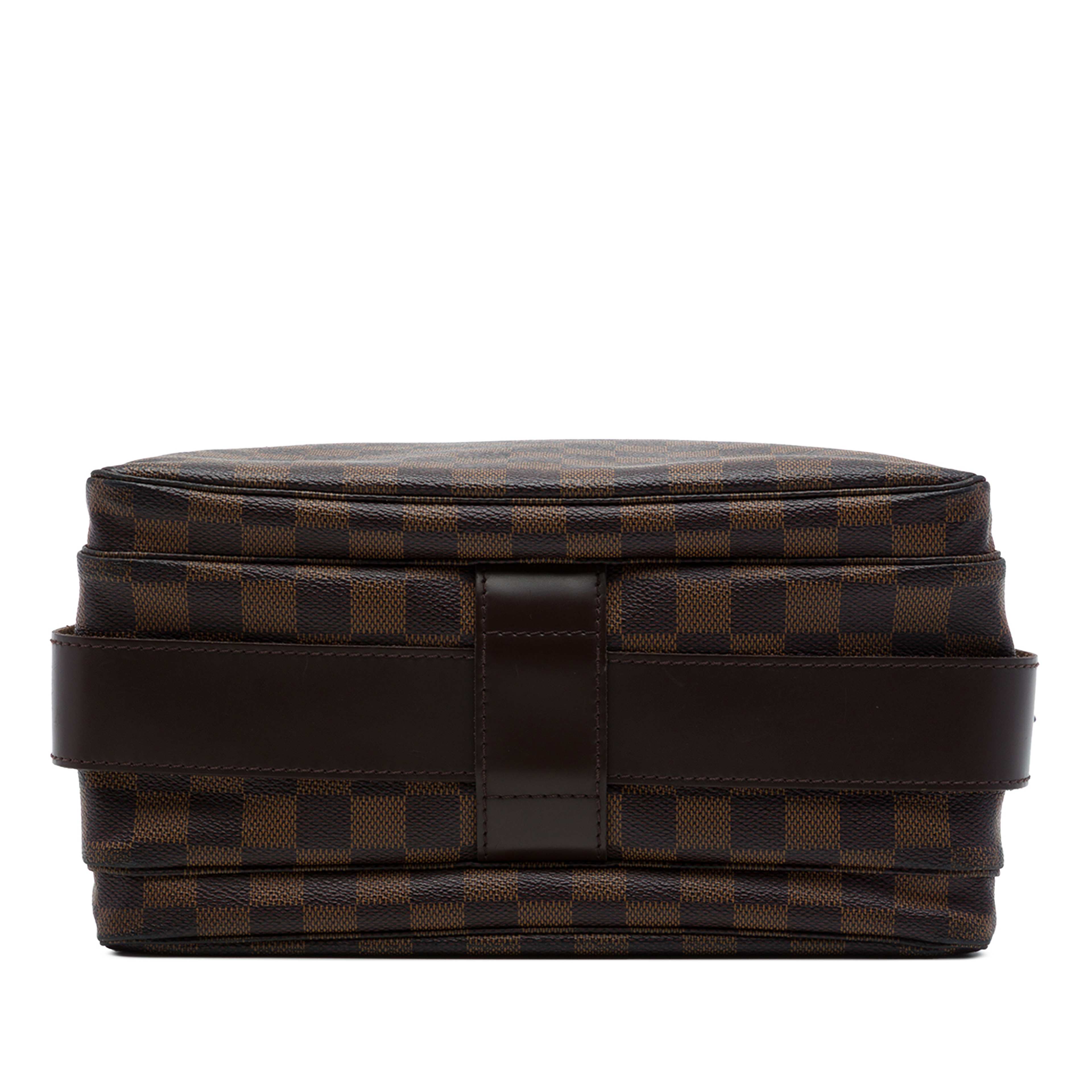Louis Vuitton Damier Ebene Naviglio, från Luxclusif, i färgen brun. Klicka för att öppna bilden i stort format
