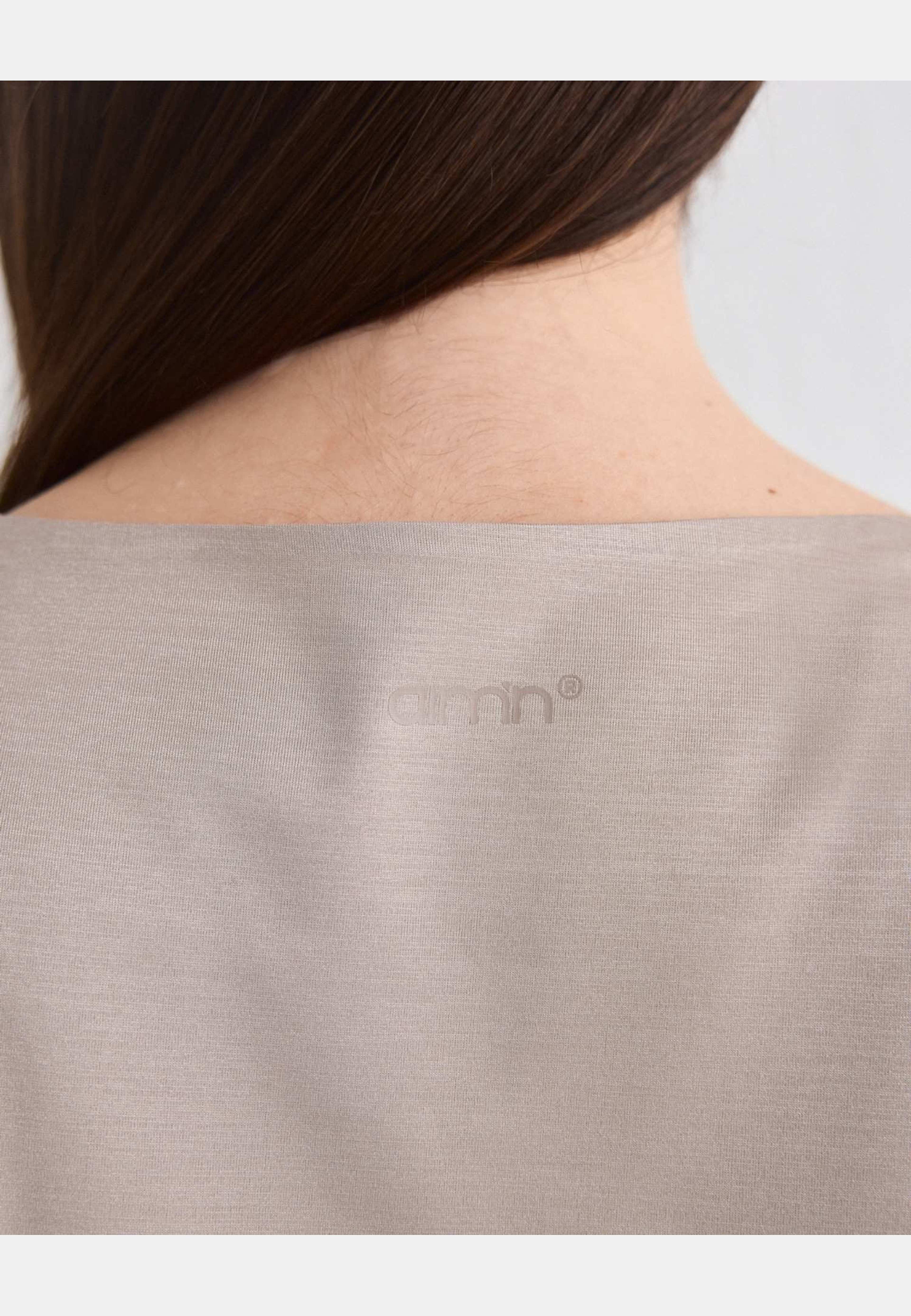 Luminous Draped Short Sleeve, från aim'n, i färgen dark clay. Klicka för att öppna bilden i stort format