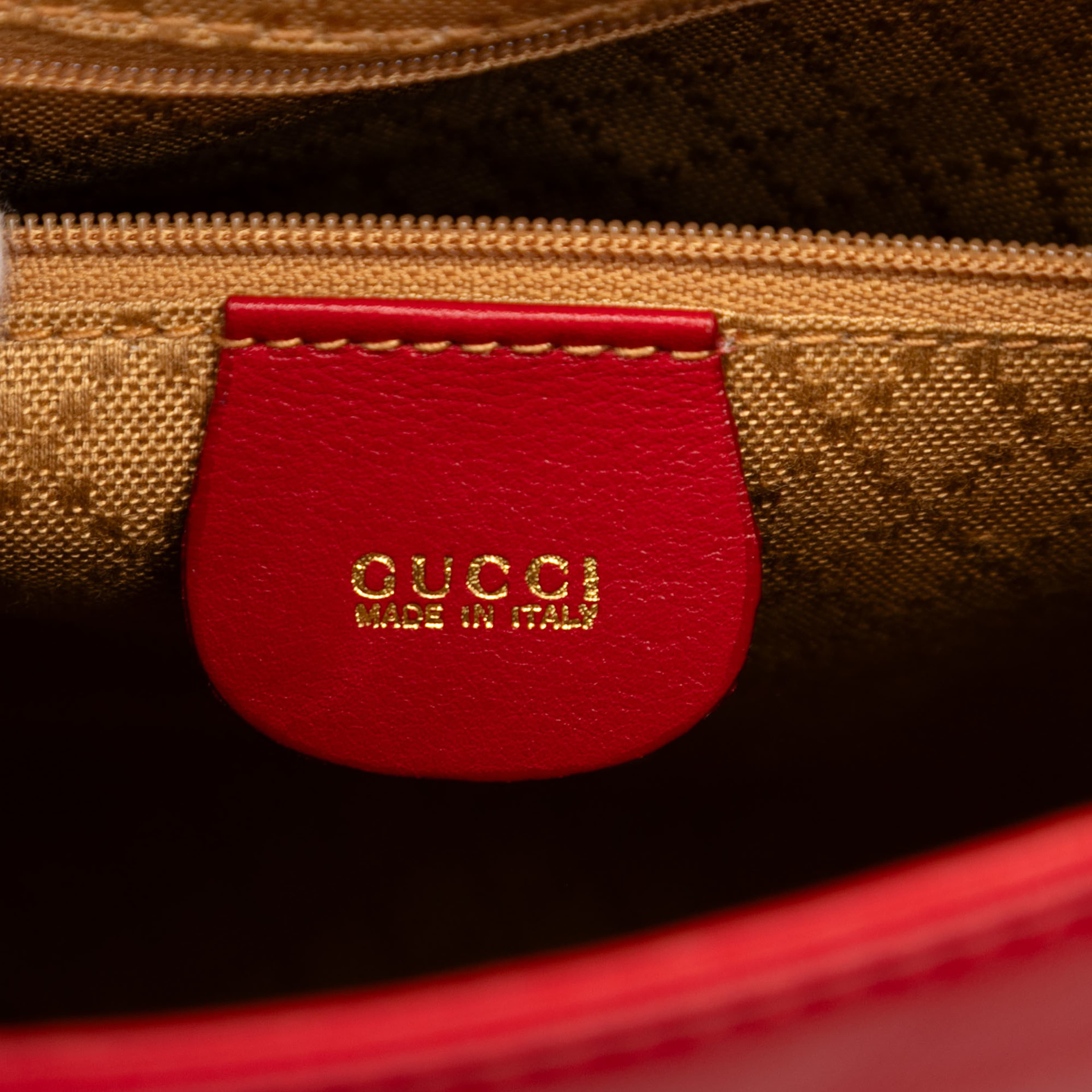 Gucci Leather Horsebit Backpack, från Luxclusif, i färgen red. Klicka för att öppna bilden i stort format